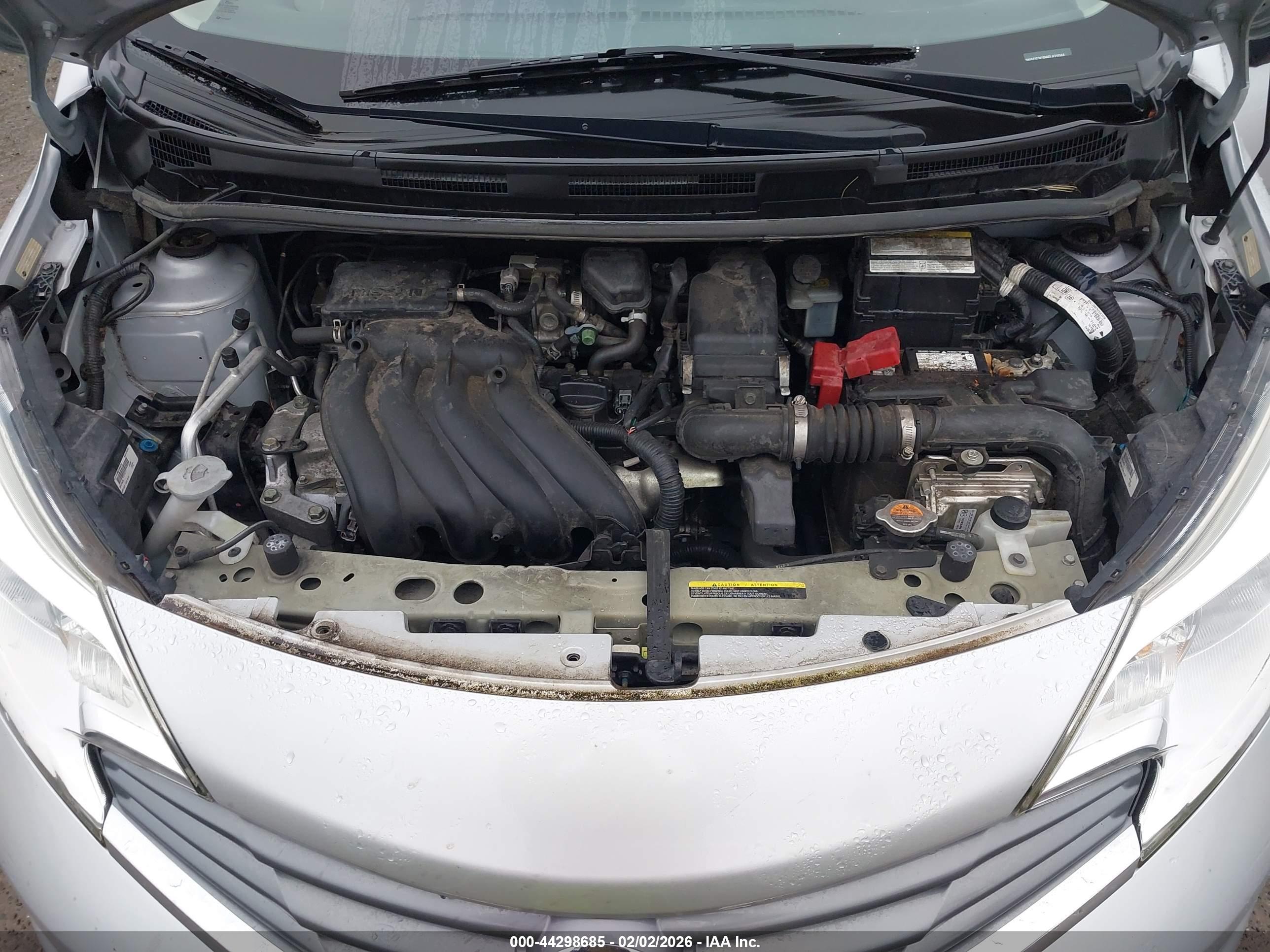 NISSAN VERSA image 10