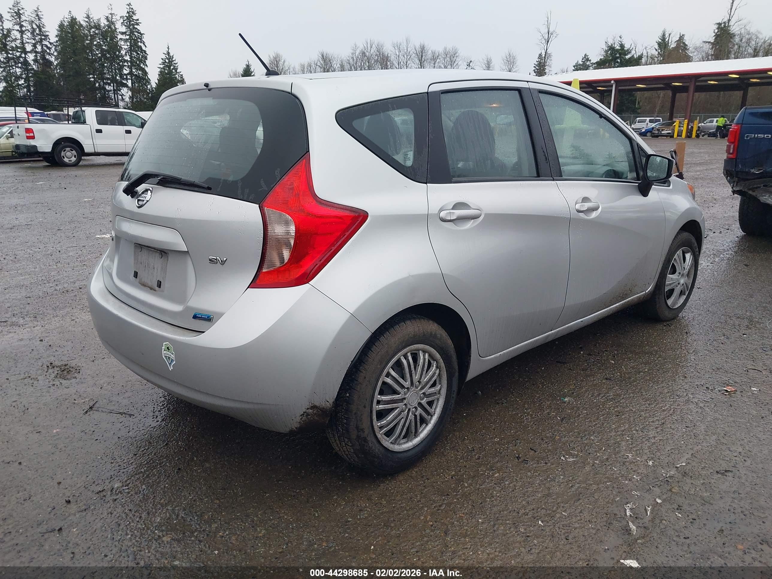 NISSAN VERSA image 4