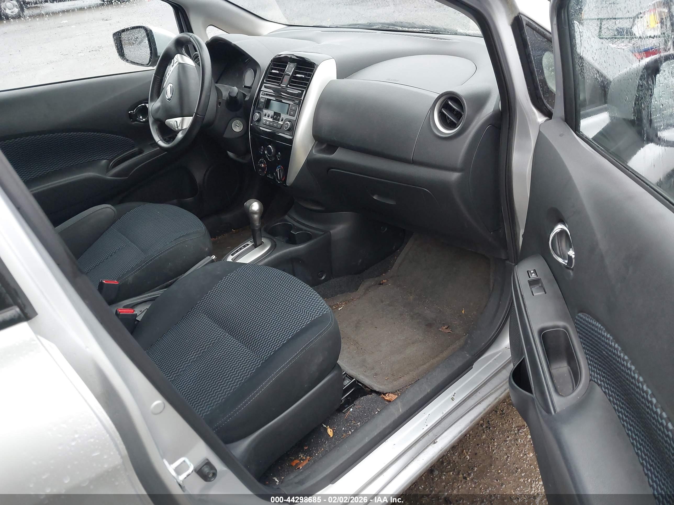 NISSAN VERSA image 5