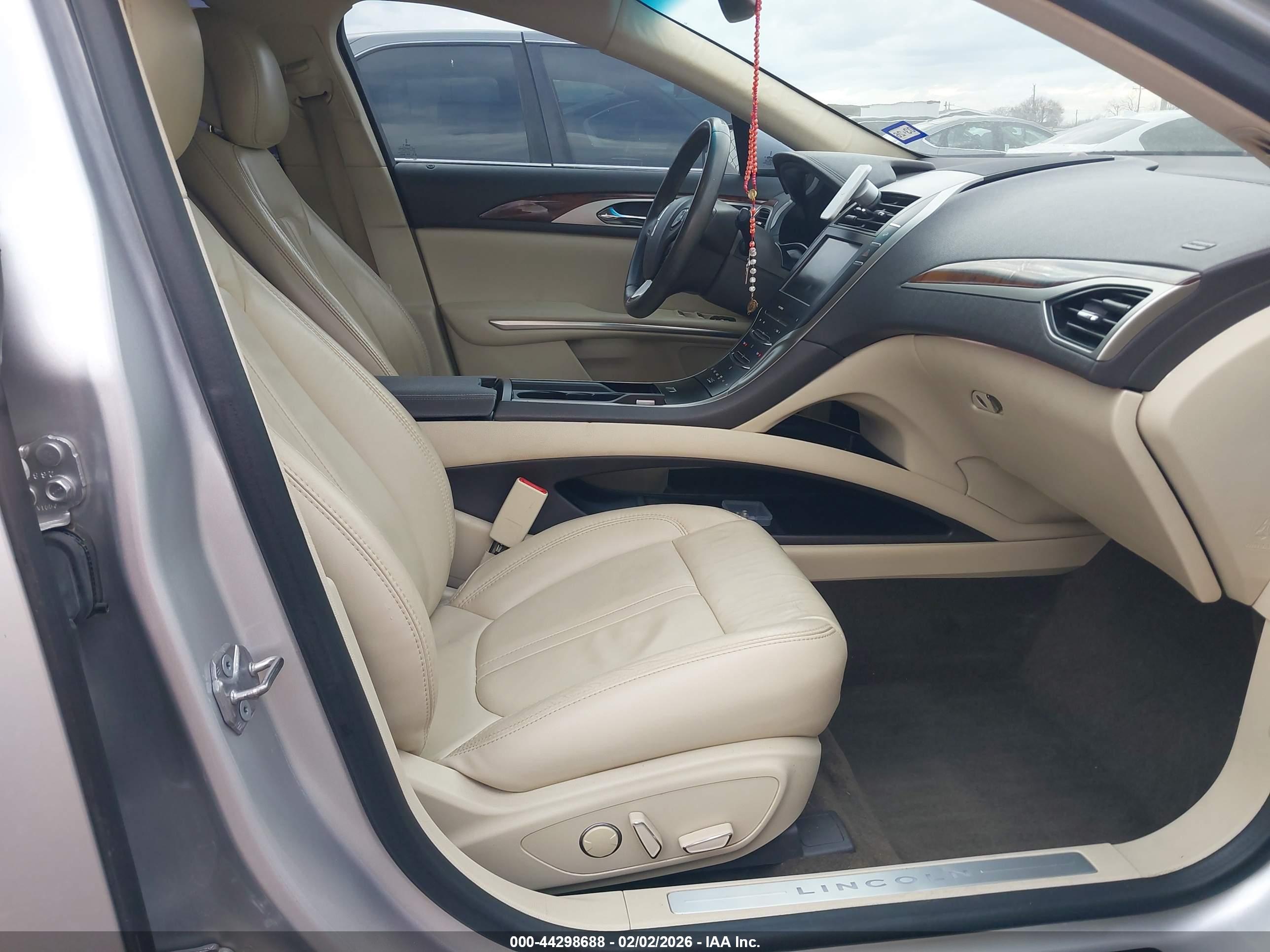 LINCOLN MKZ image 5