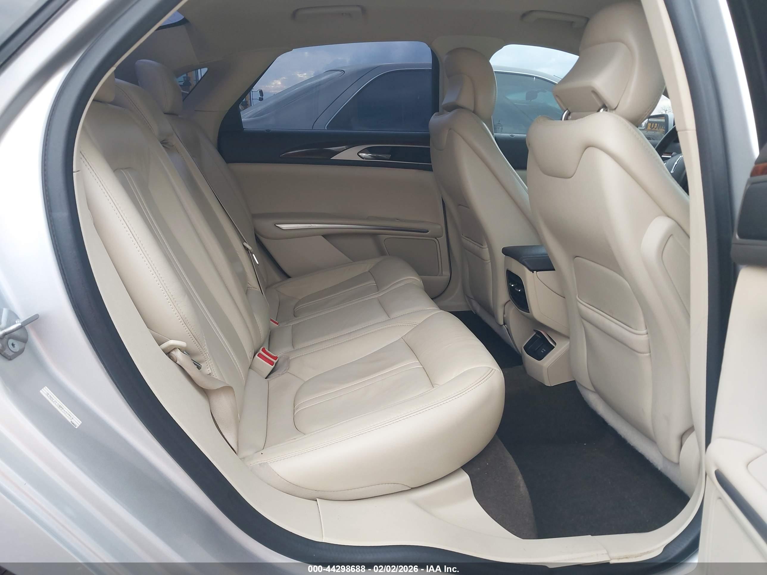 LINCOLN MKZ image 8