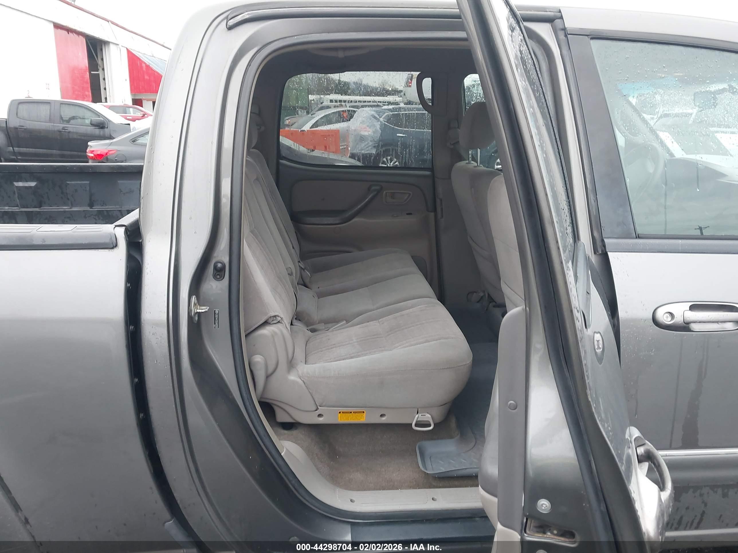 TOYOTA TUNDRA image 8