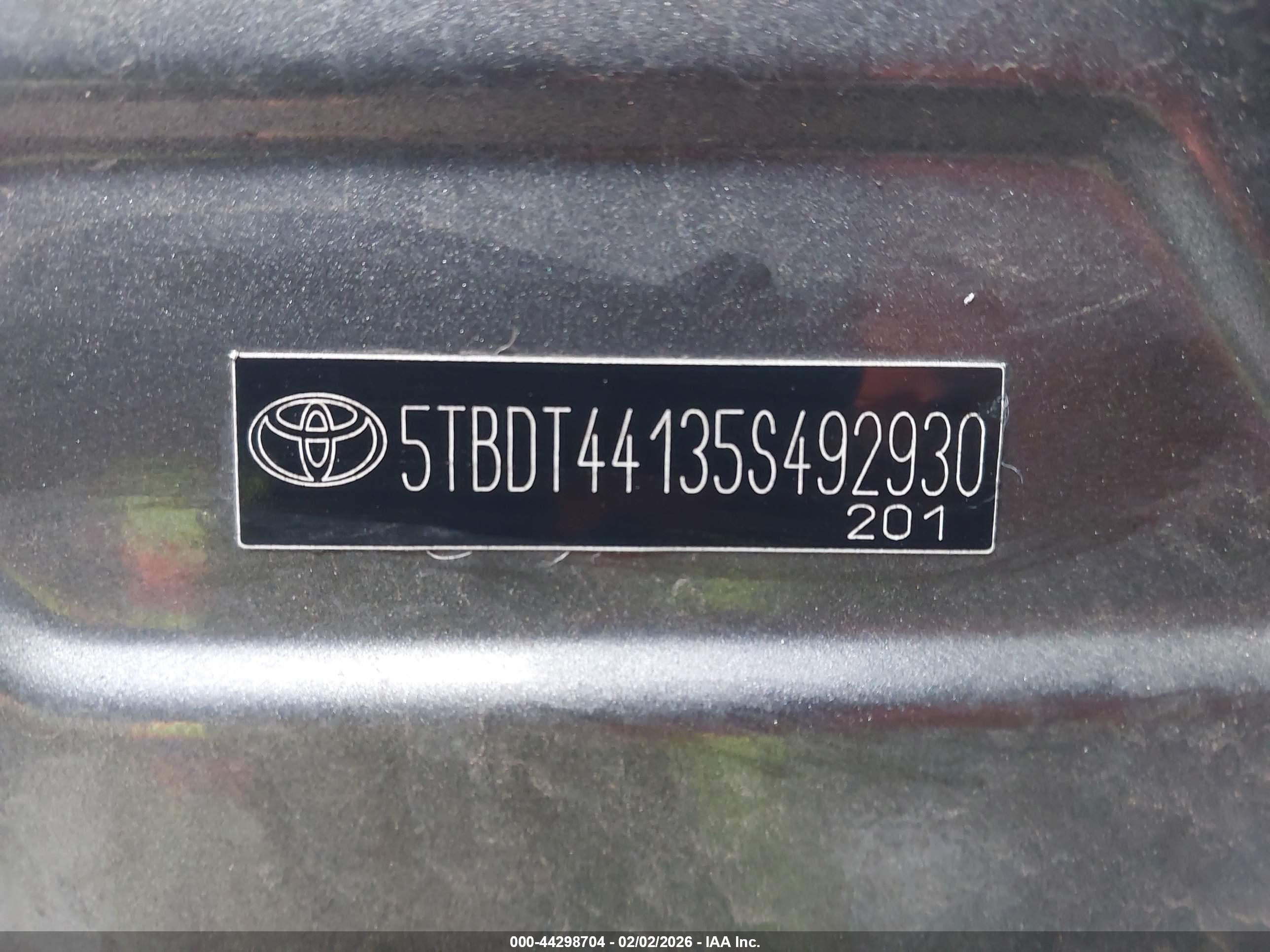 TOYOTA TUNDRA image 9