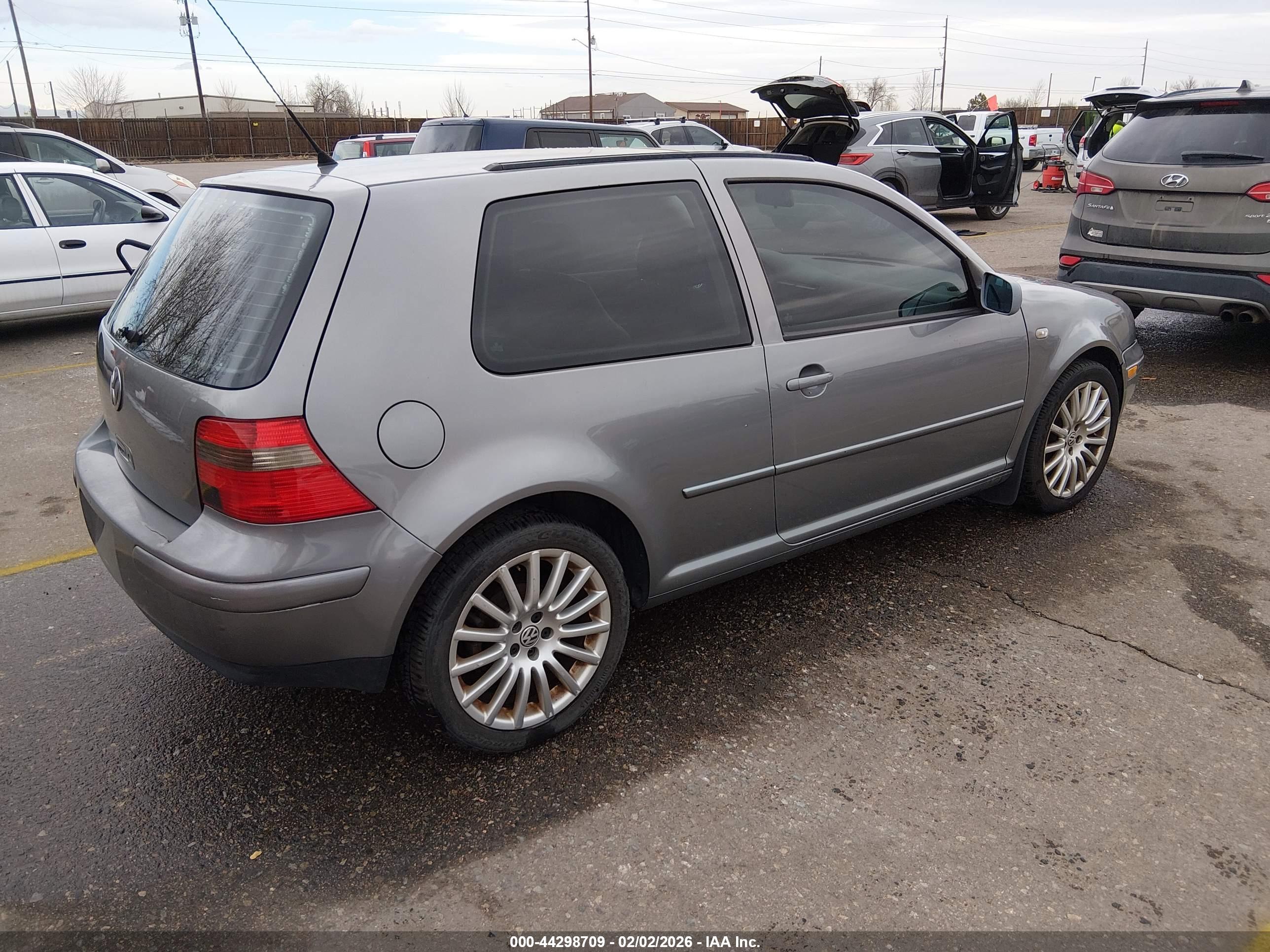 VOLKSWAGEN GTI image 4