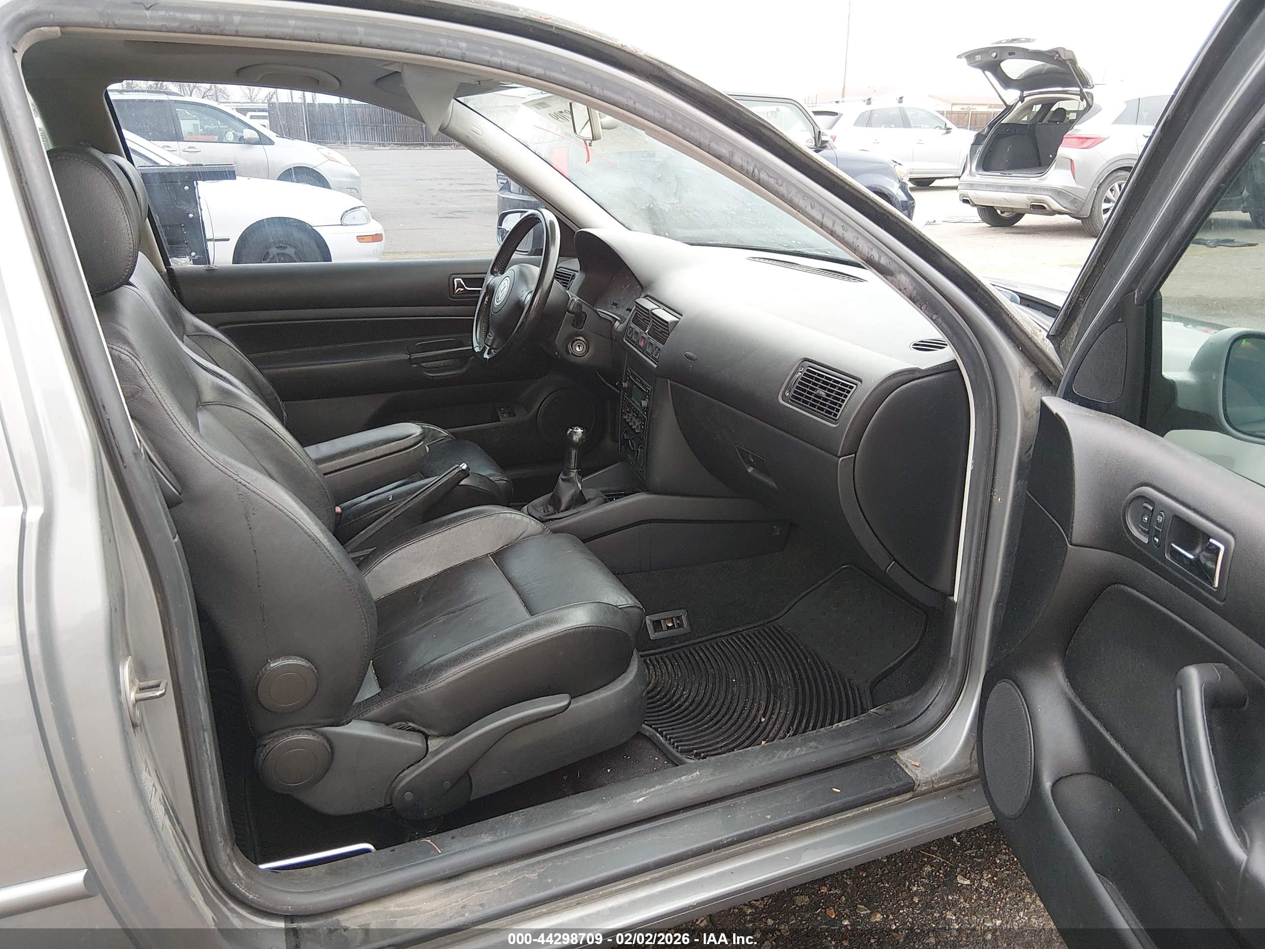 VOLKSWAGEN GTI image 5
