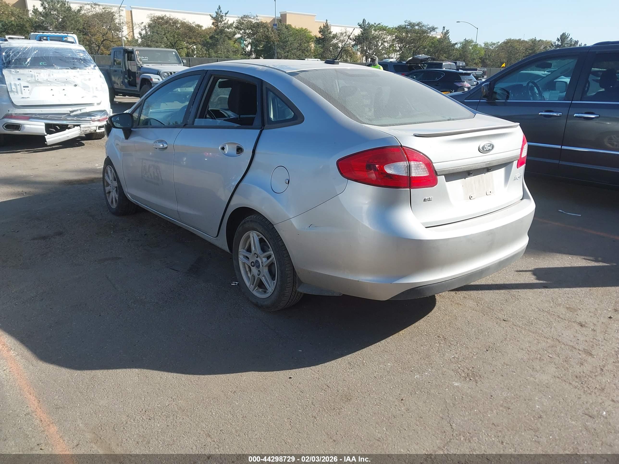FORD FIESTA image 3