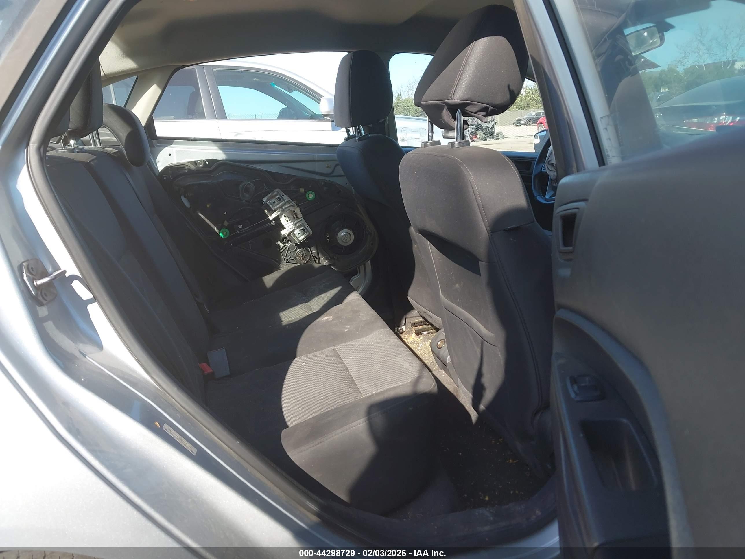 FORD FIESTA image 8