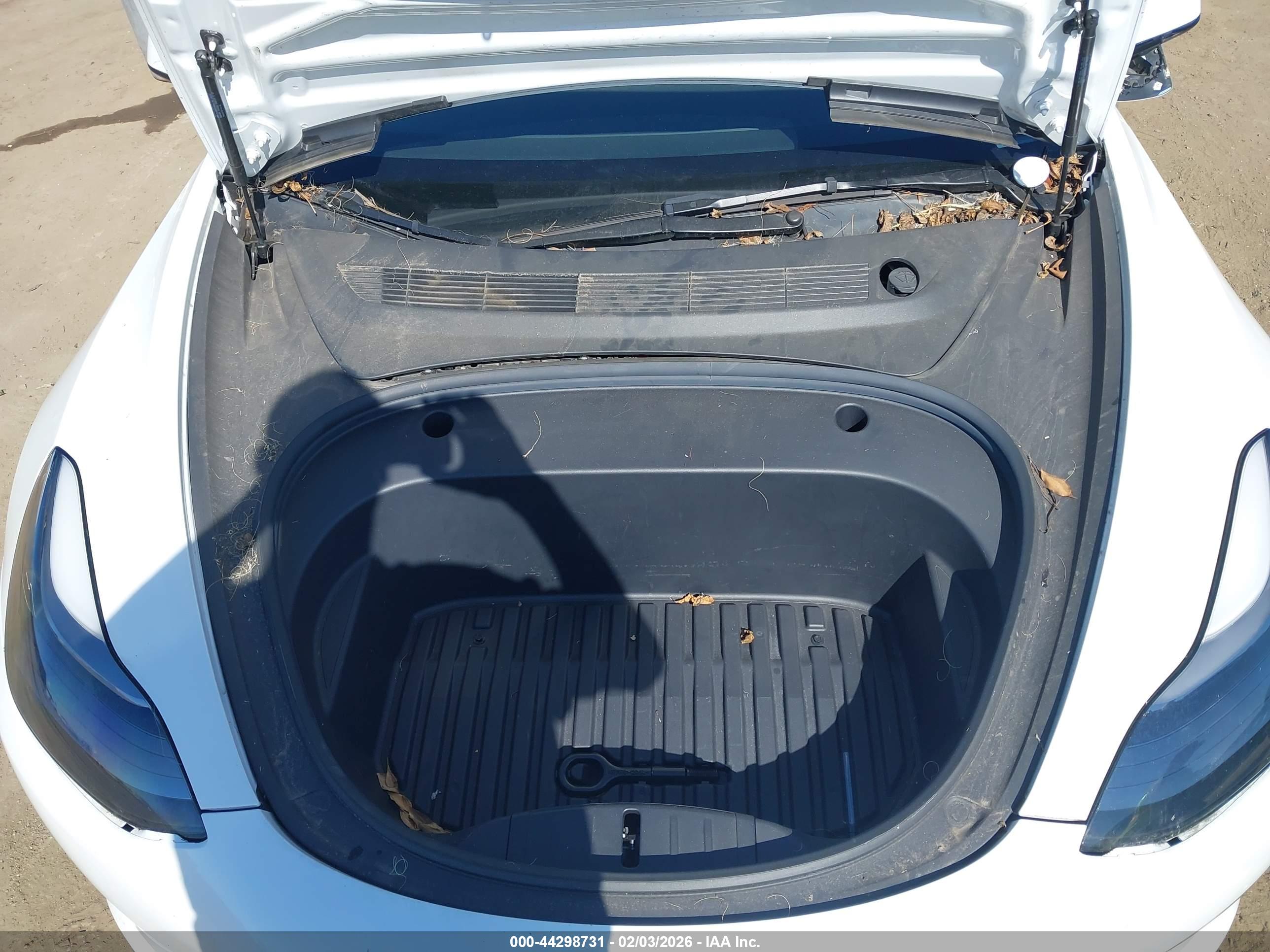 TESLA MODEL image 10