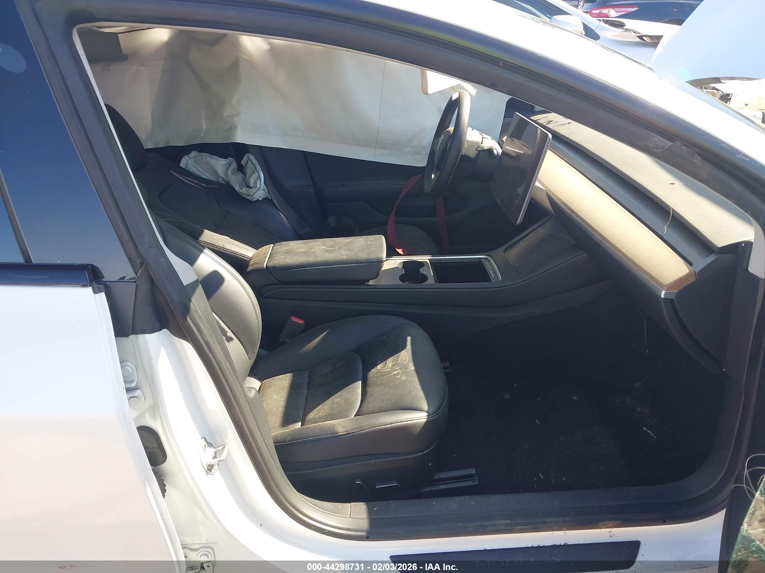 TESLA MODEL image 5