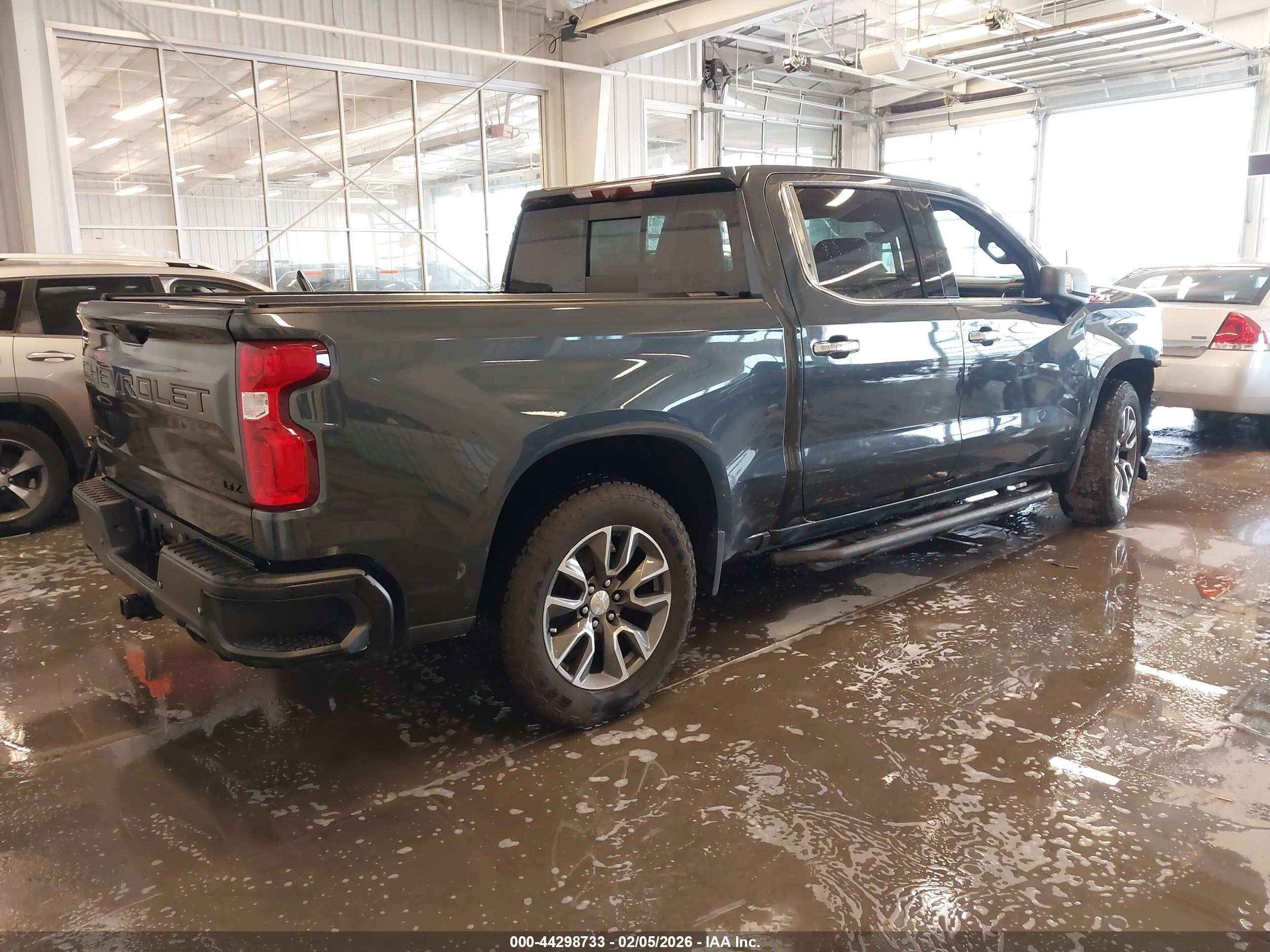 CHEVROLET SILVERADO image 4