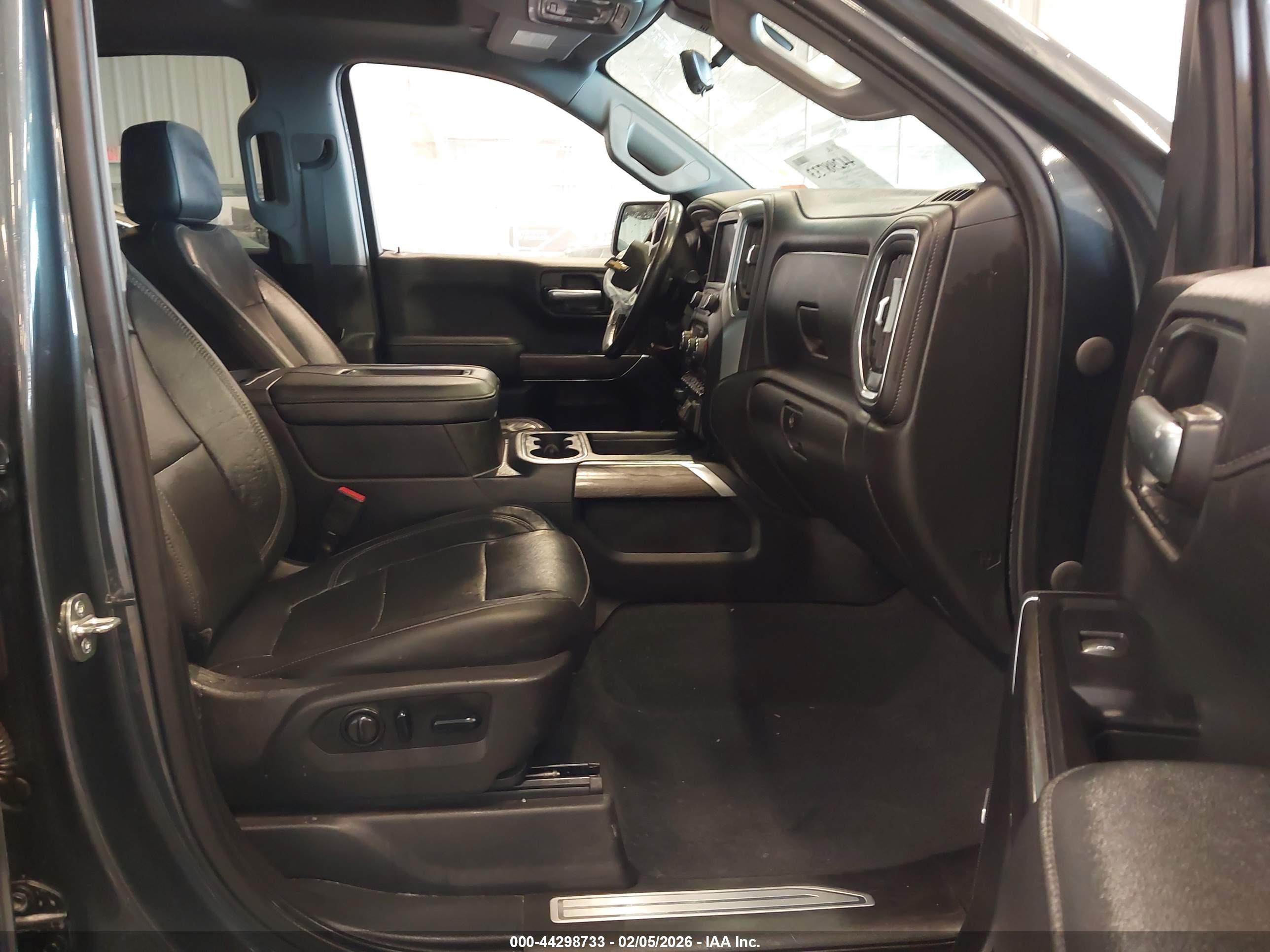 CHEVROLET SILVERADO image 5