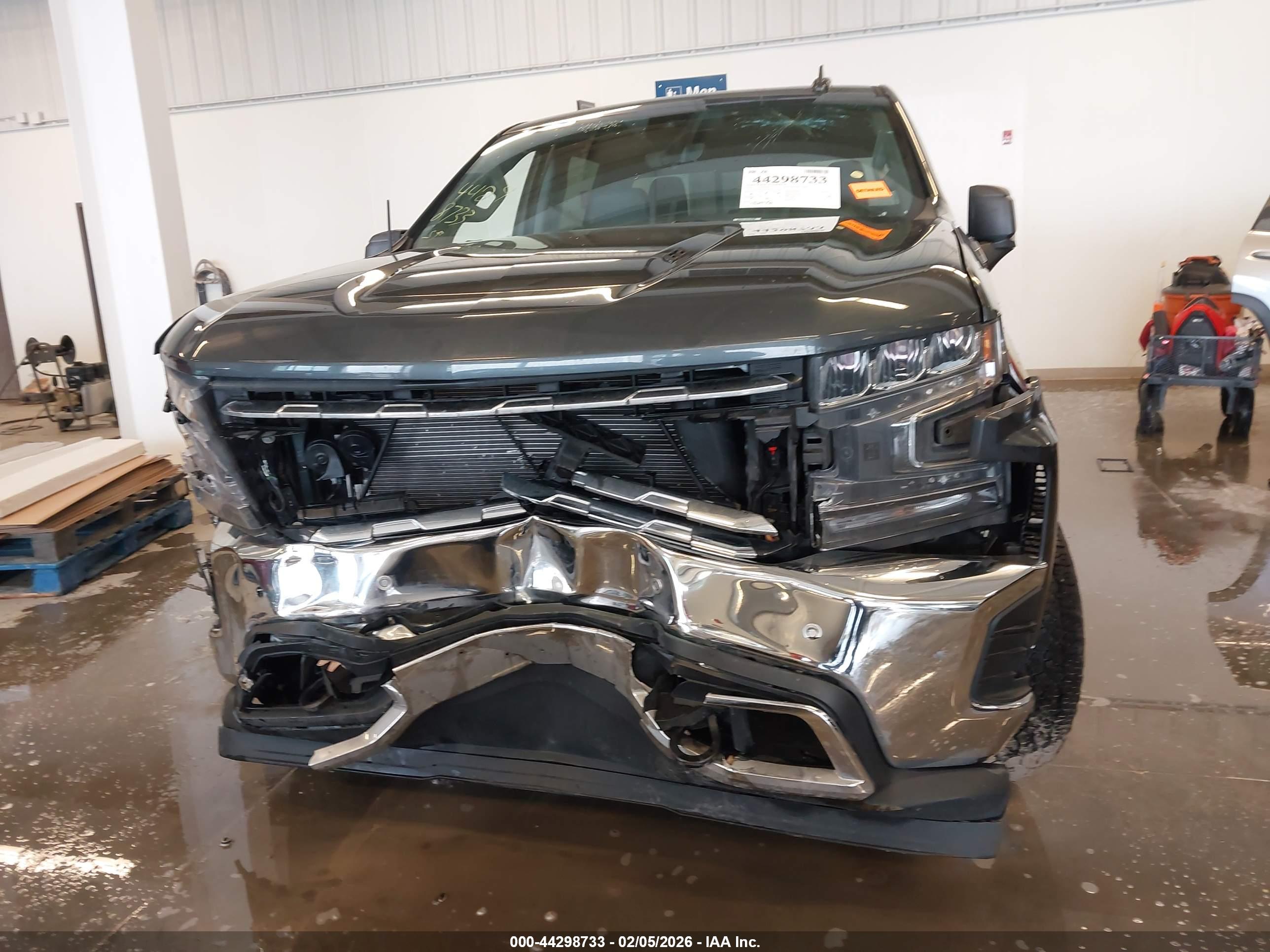 CHEVROLET SILVERADO image 6