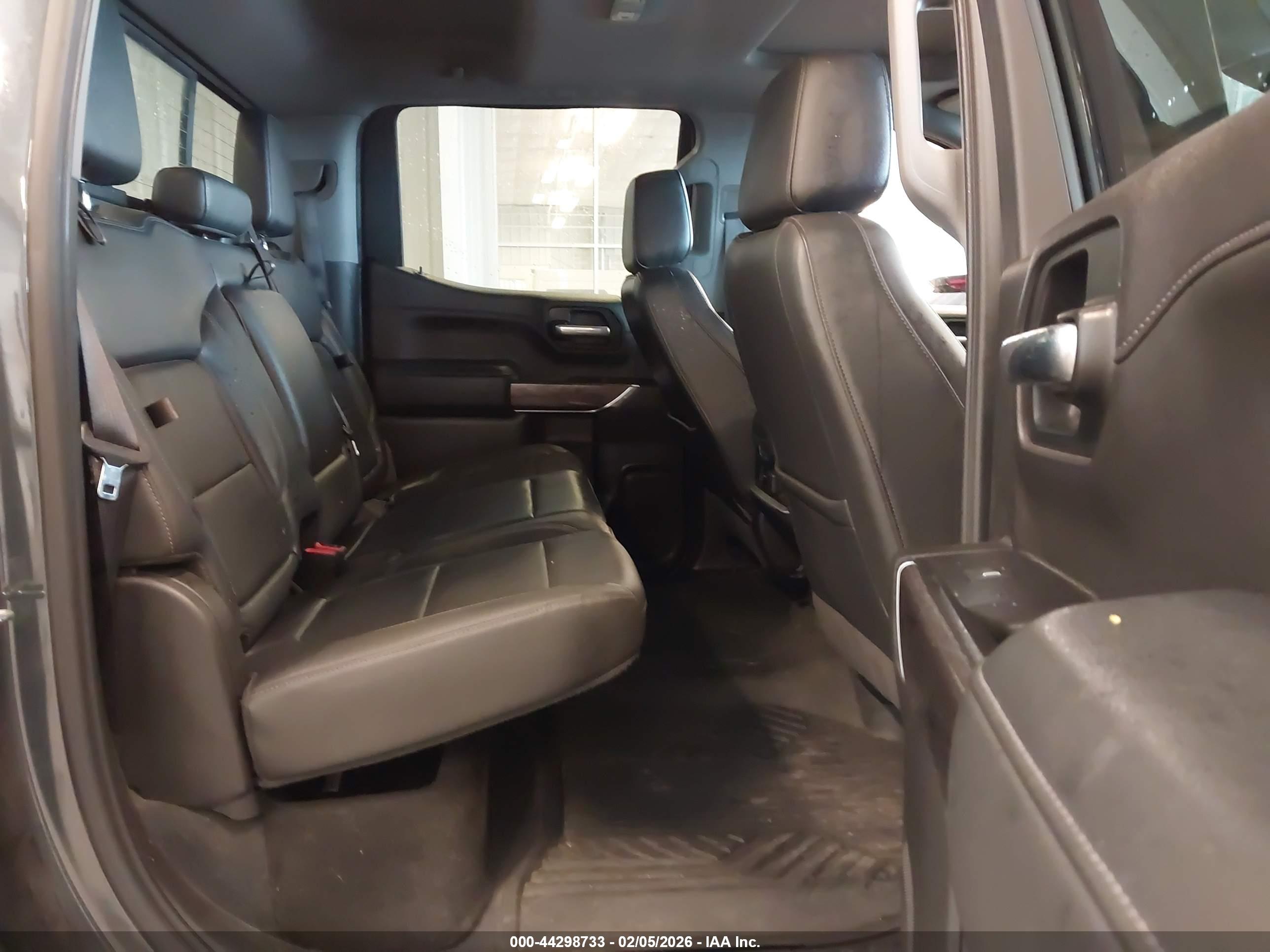 CHEVROLET SILVERADO image 8