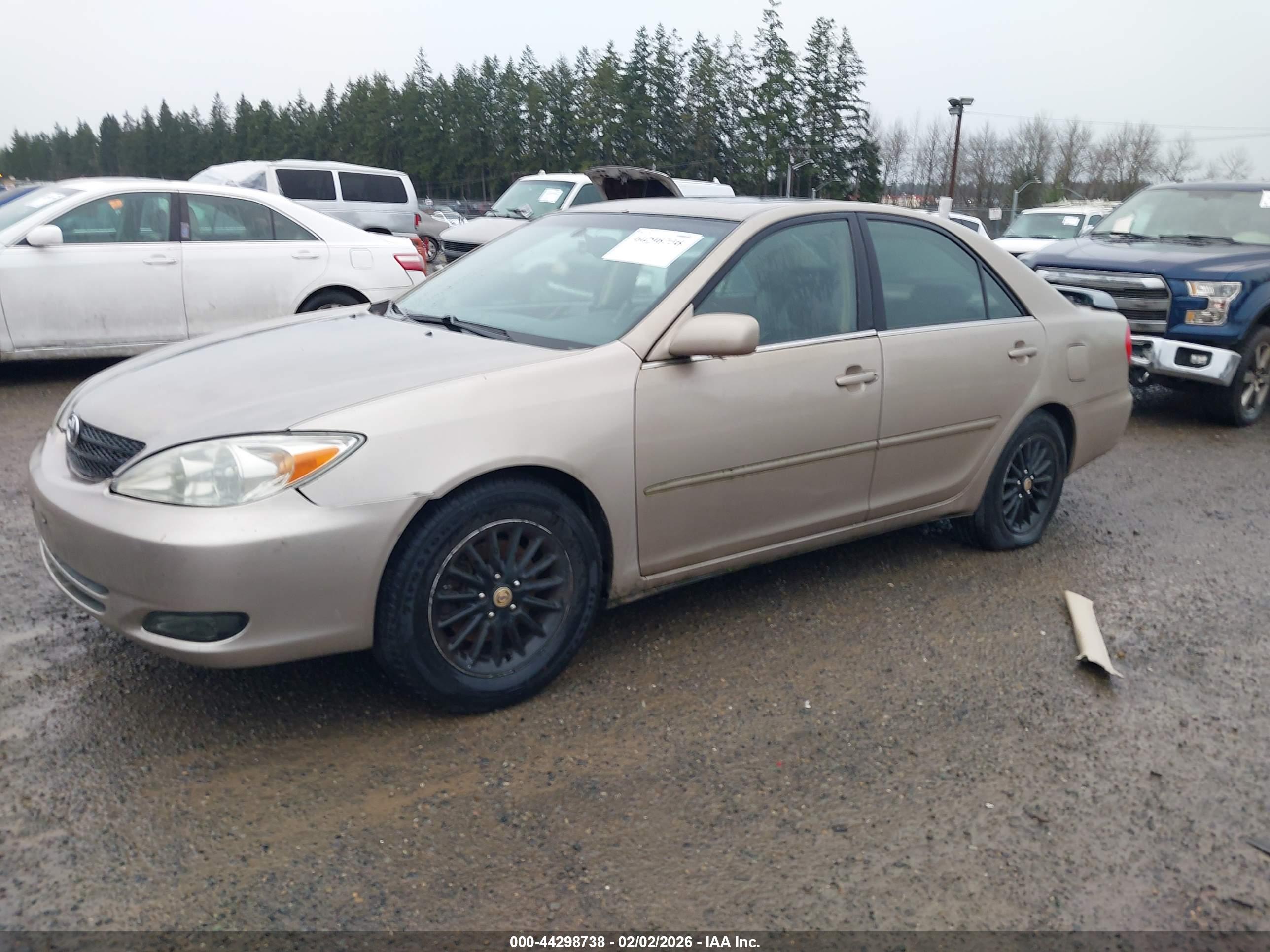 TOYOTA CAMRY image 2