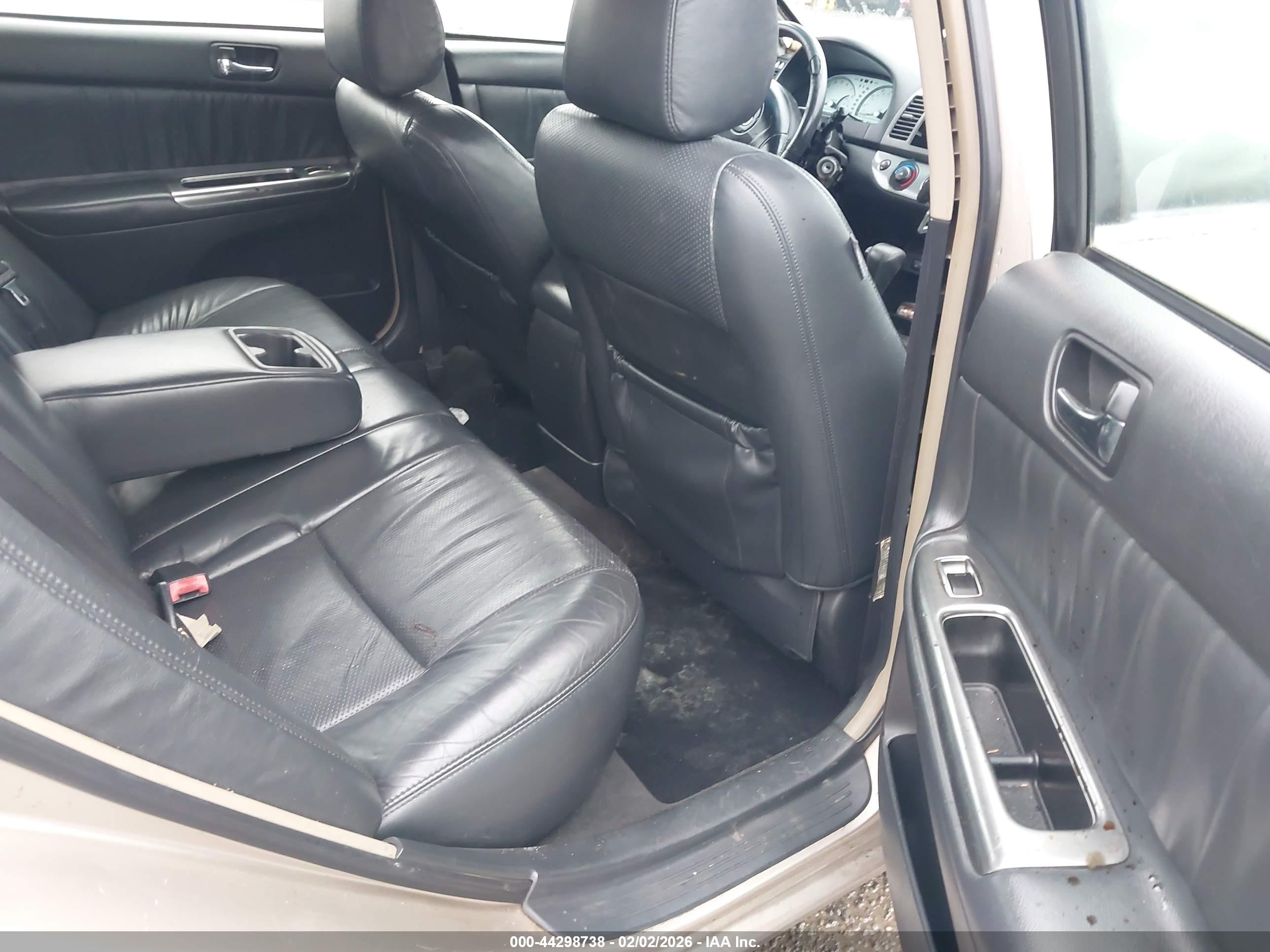 TOYOTA CAMRY image 8