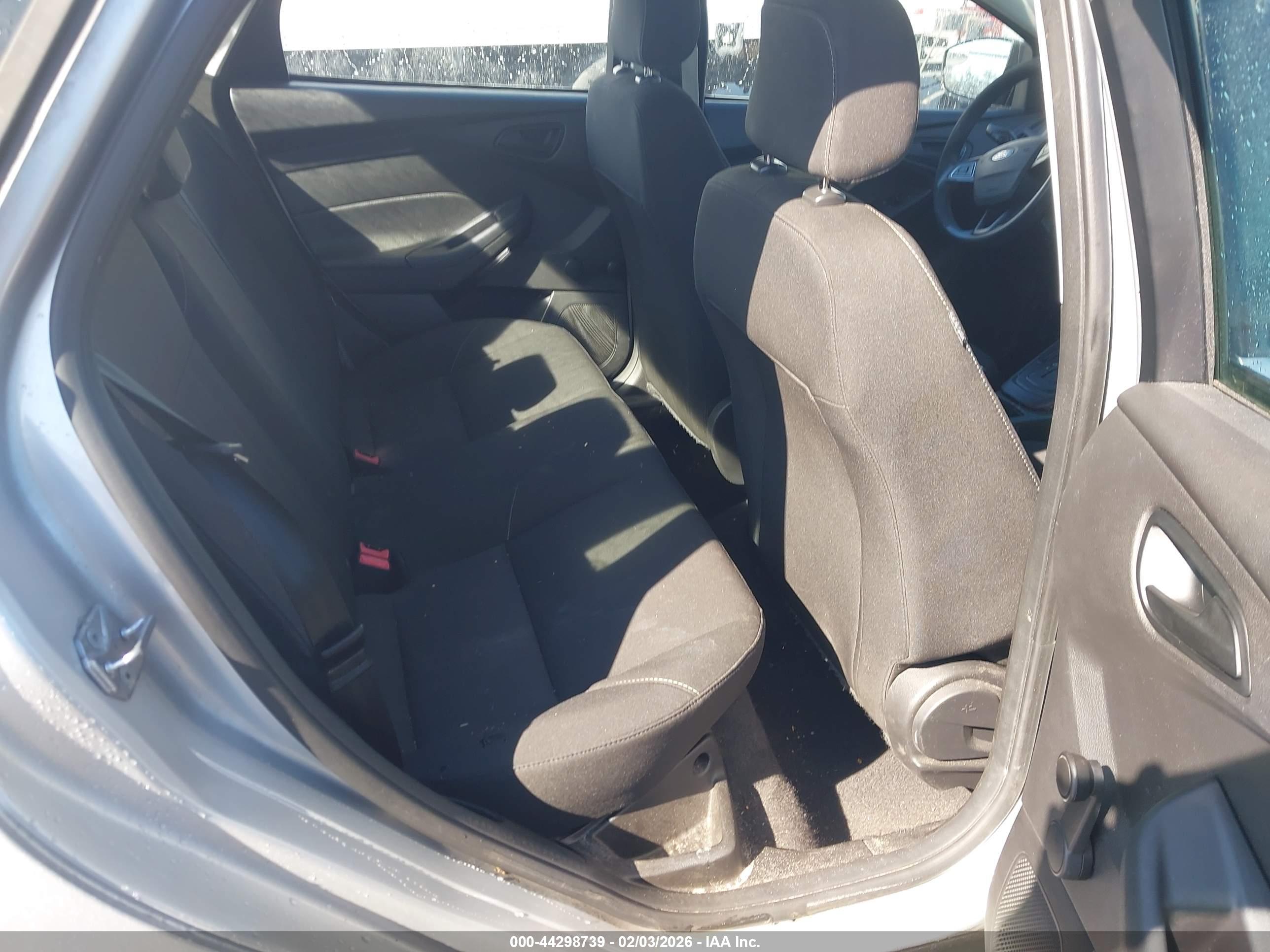 FORD FOCUS image 8