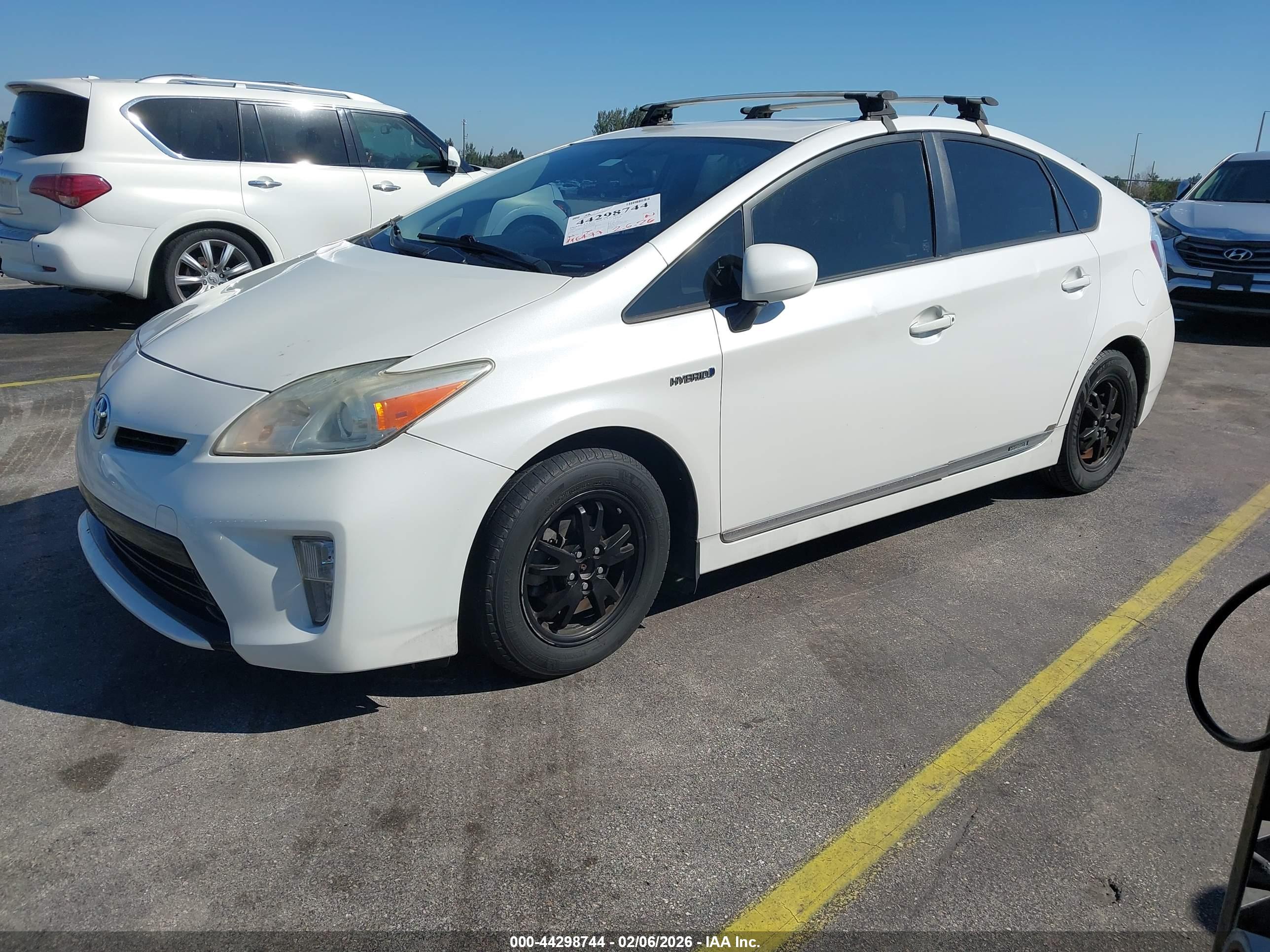 TOYOTA PRIUS image 2