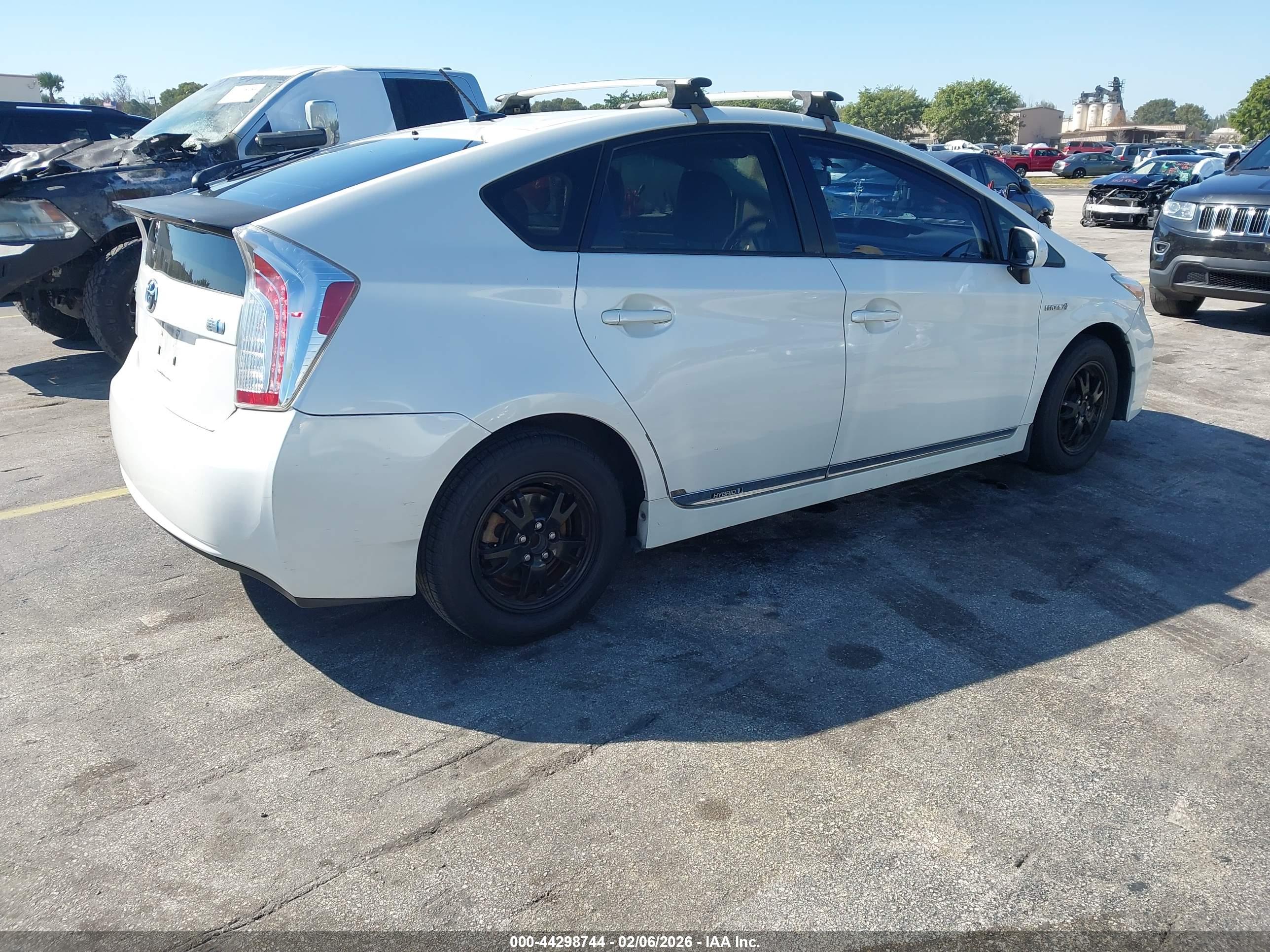 TOYOTA PRIUS image 4
