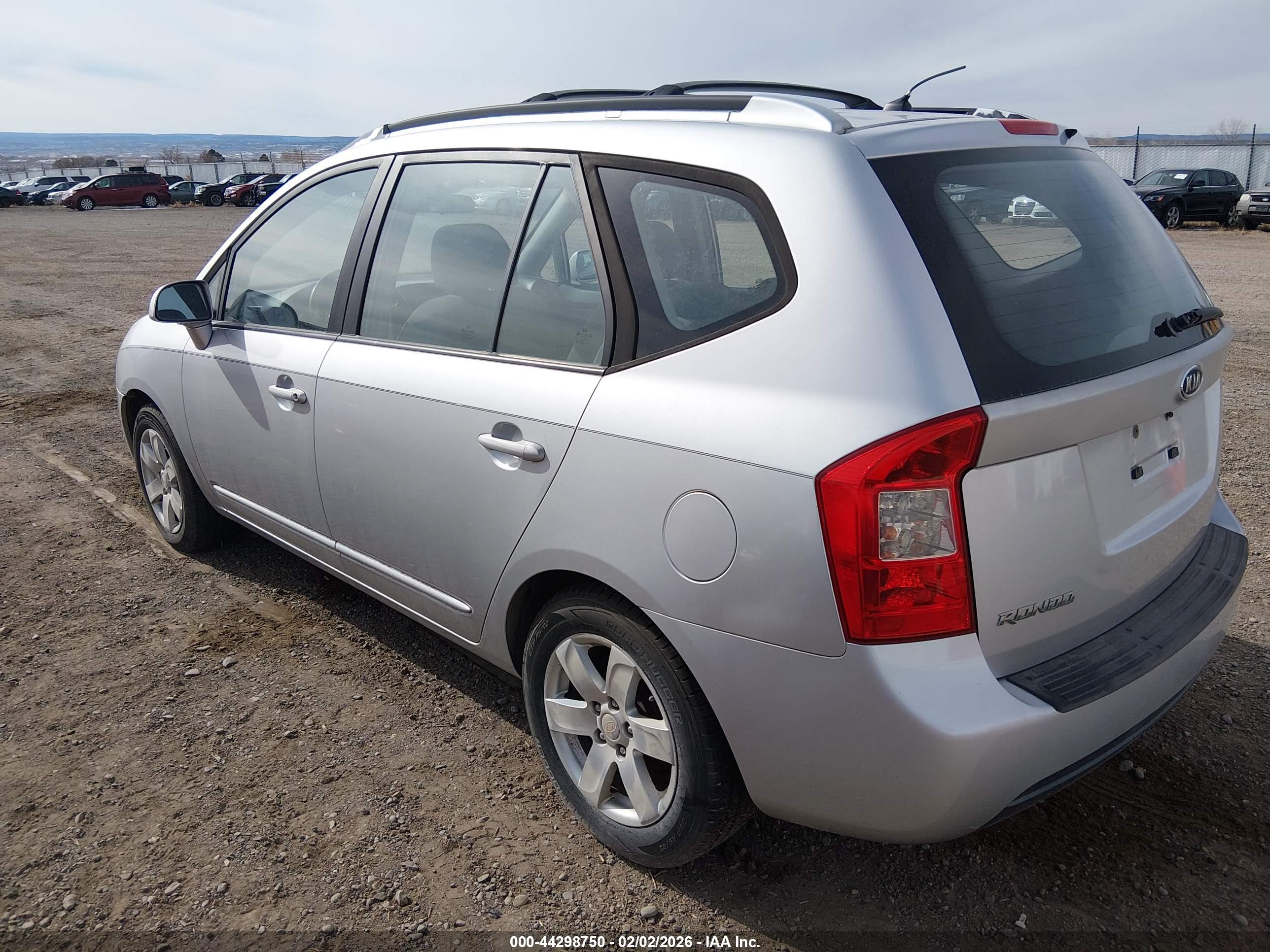 KIA RONDO image 3