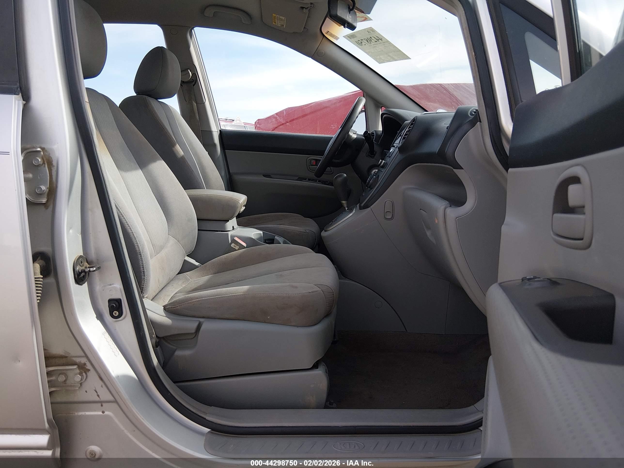 KIA RONDO image 5