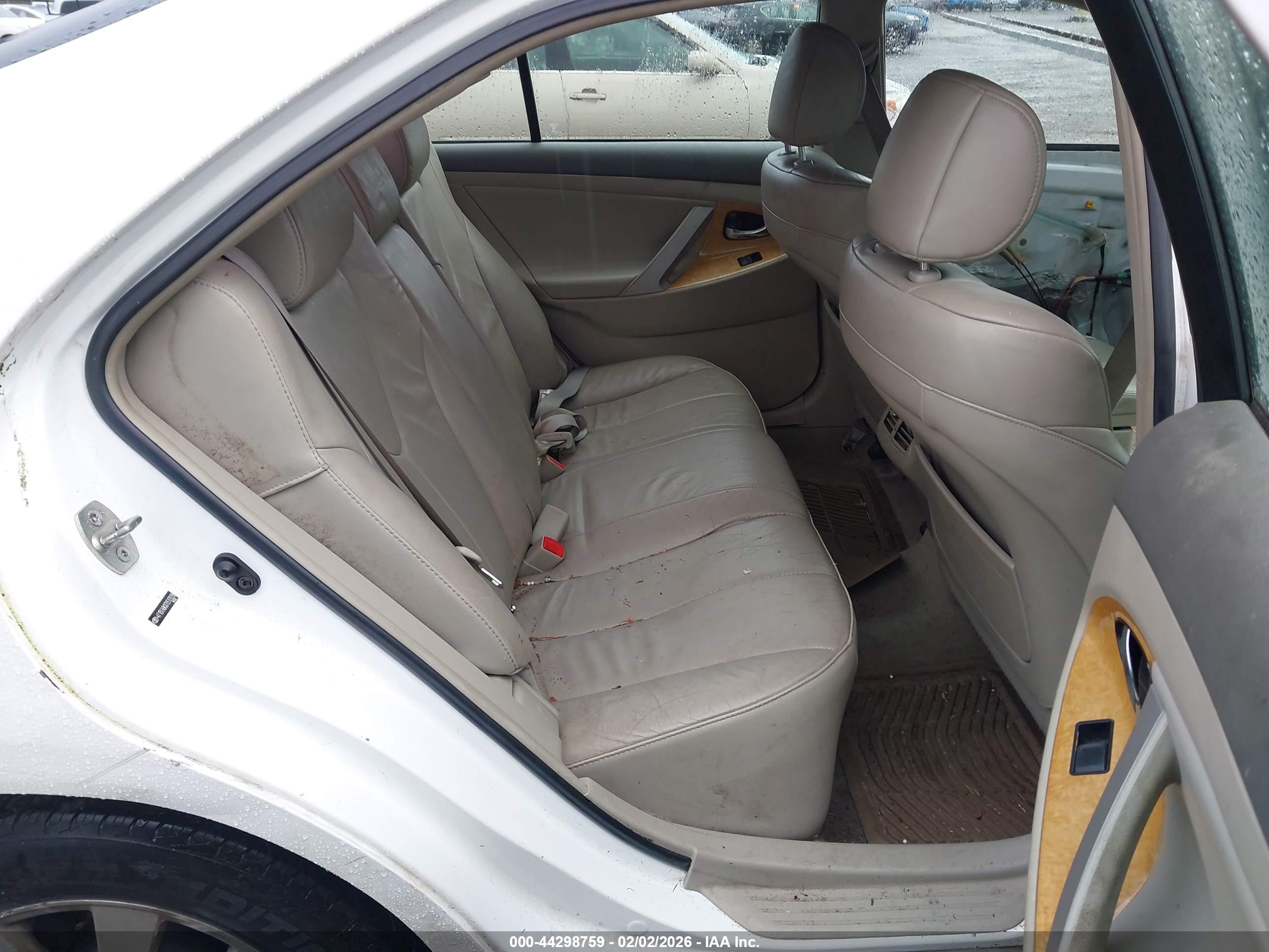 TOYOTA CAMRY image 8