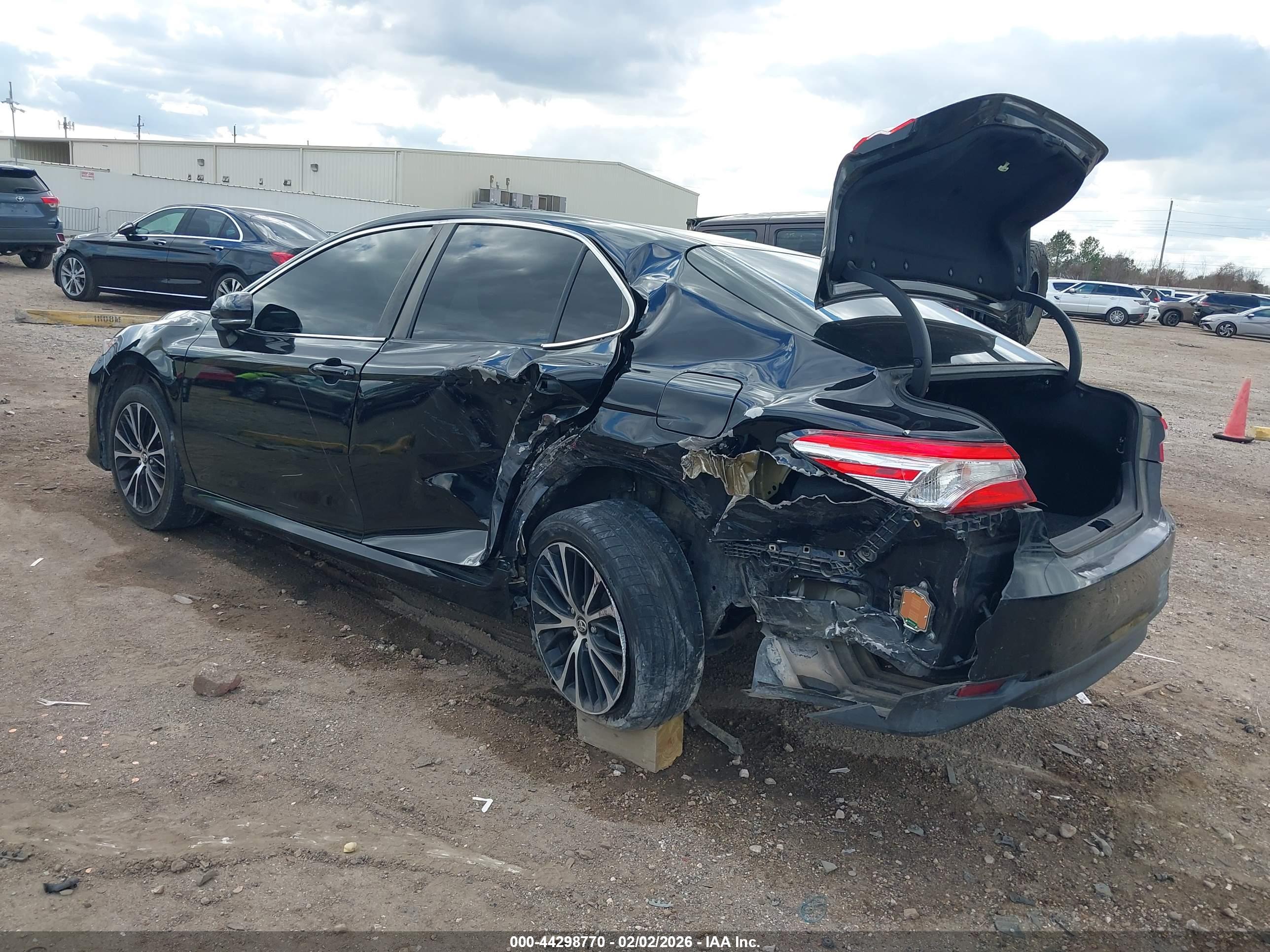 TOYOTA CAMRY image 3