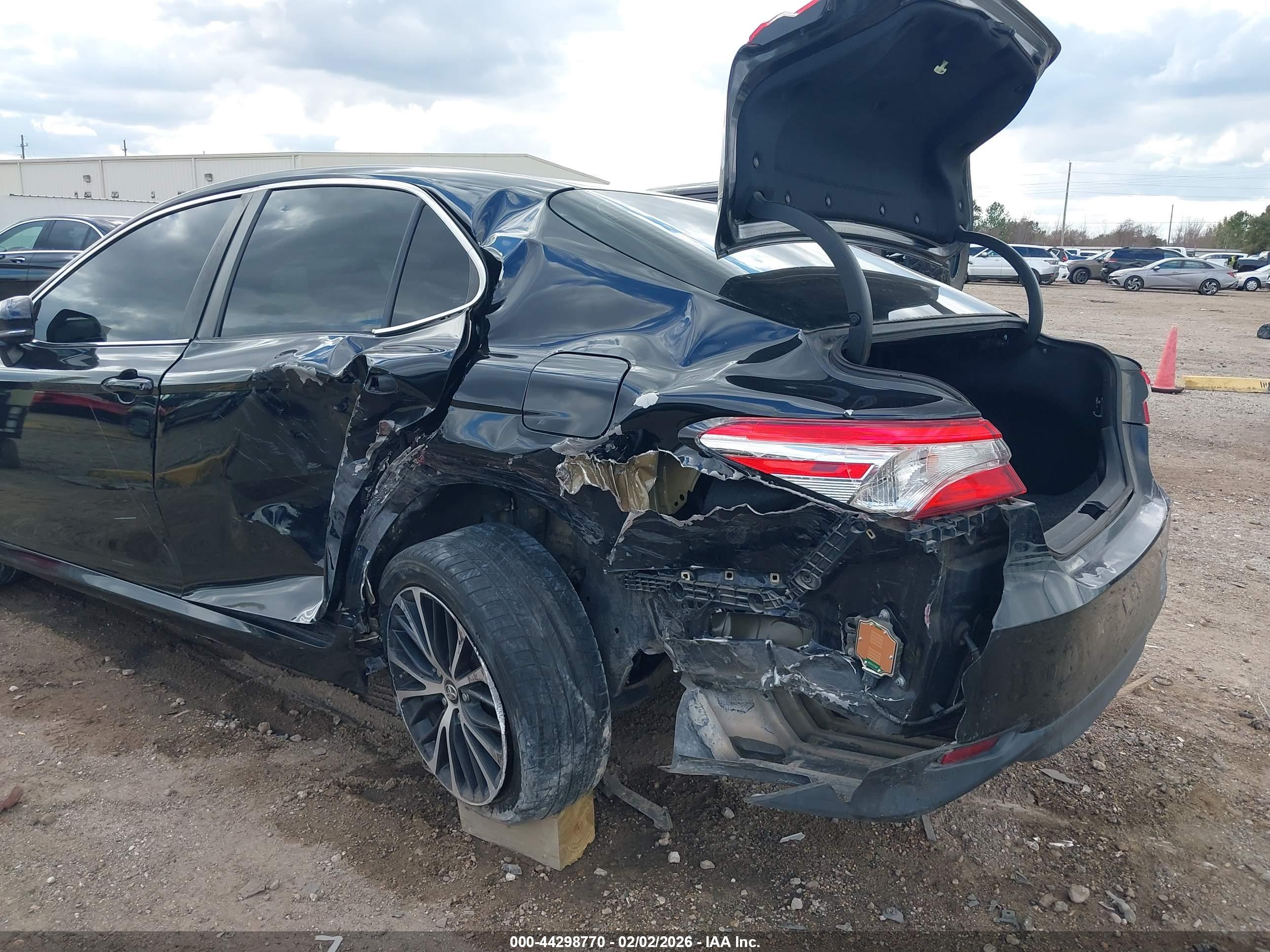 TOYOTA CAMRY image 6