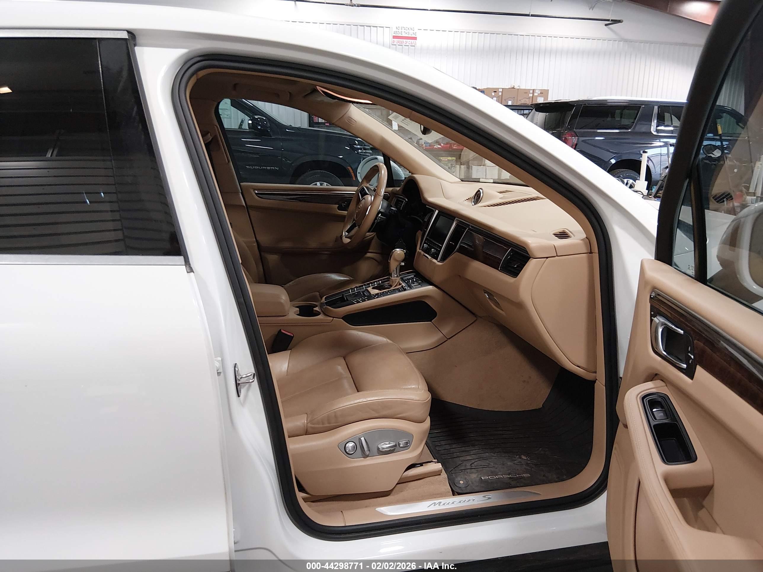 PORSCHE MACAN image 5