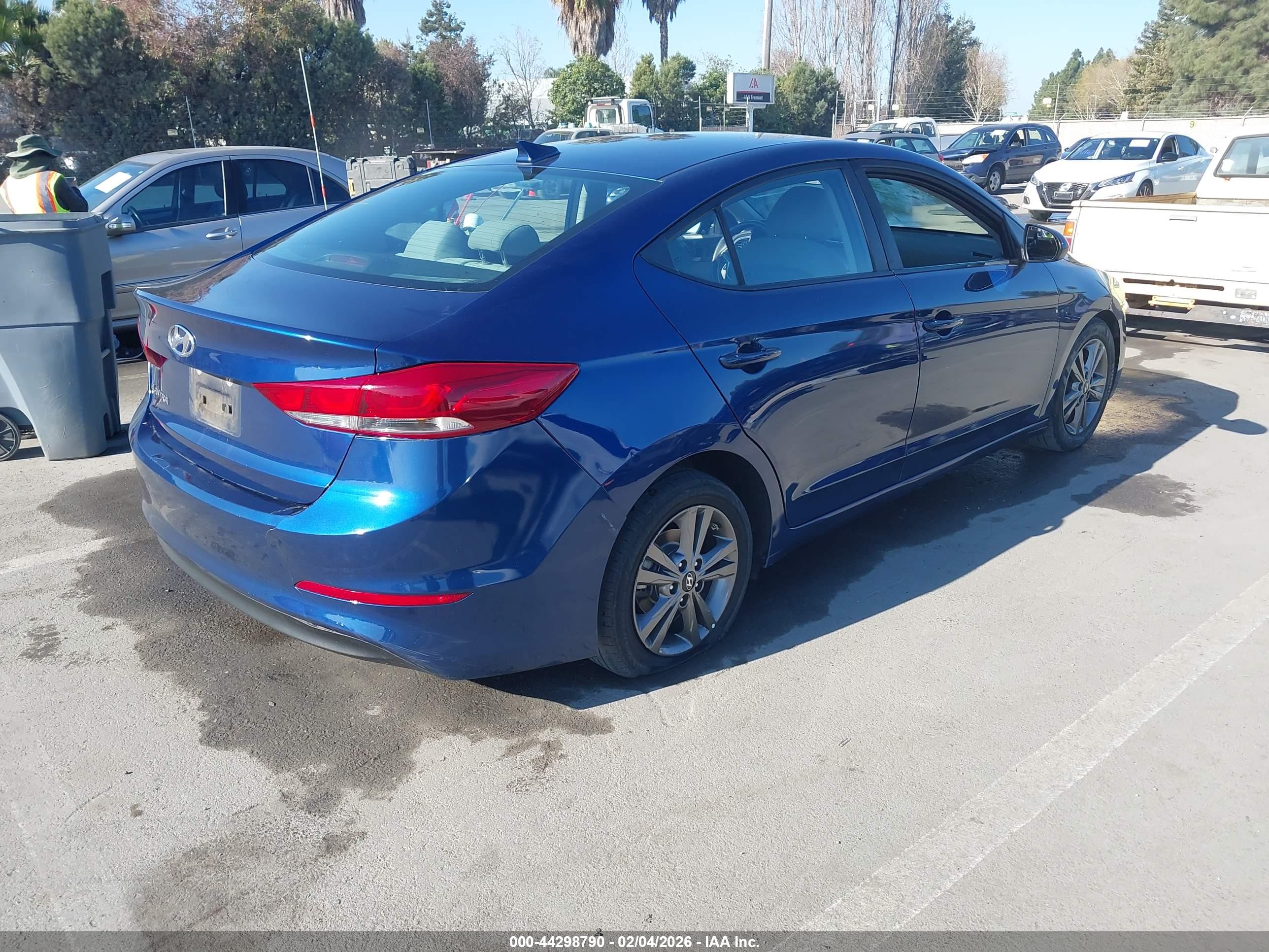 HYUNDAI ELANTRA image 4