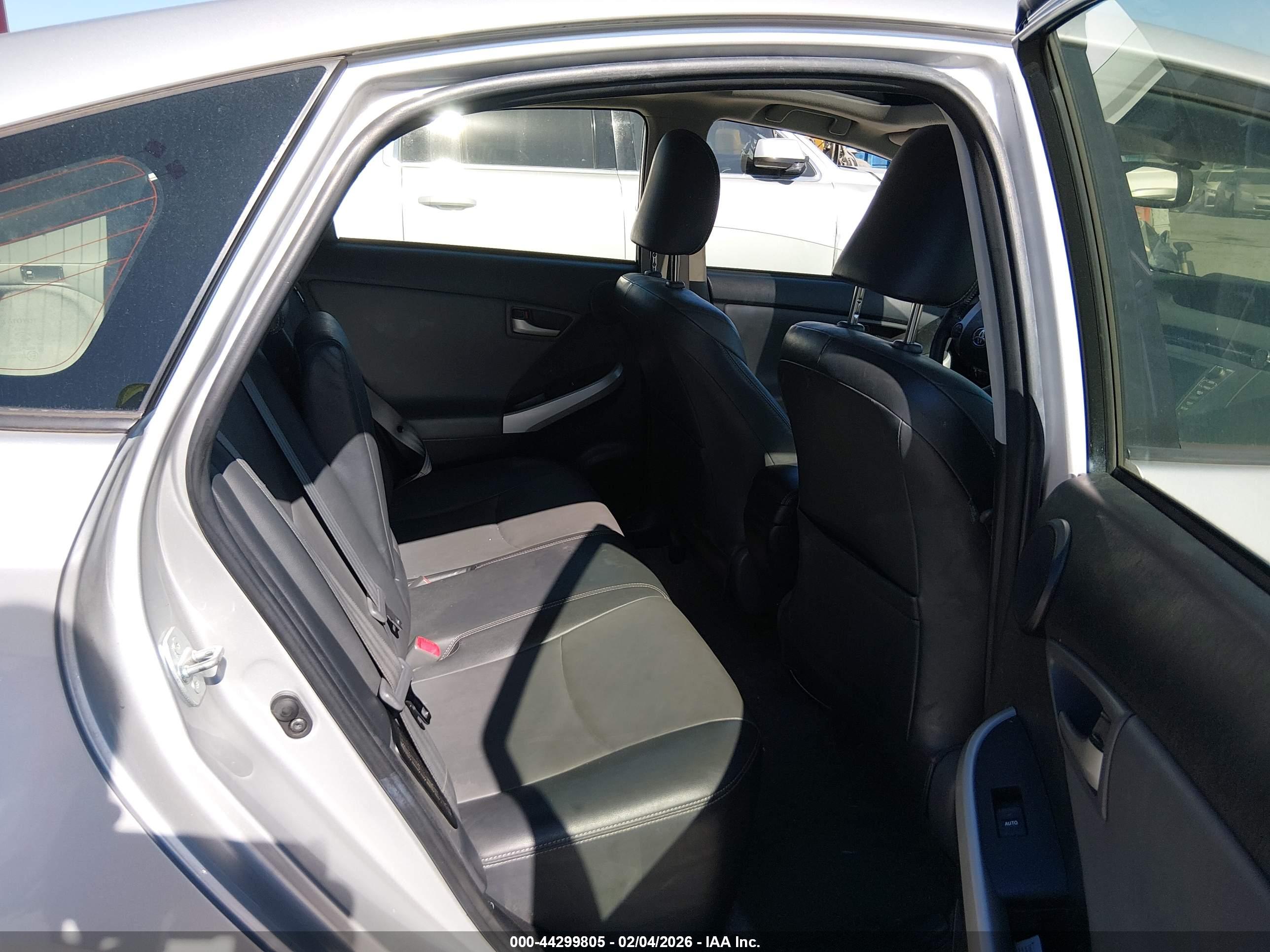 TOYOTA PRIUS image 8