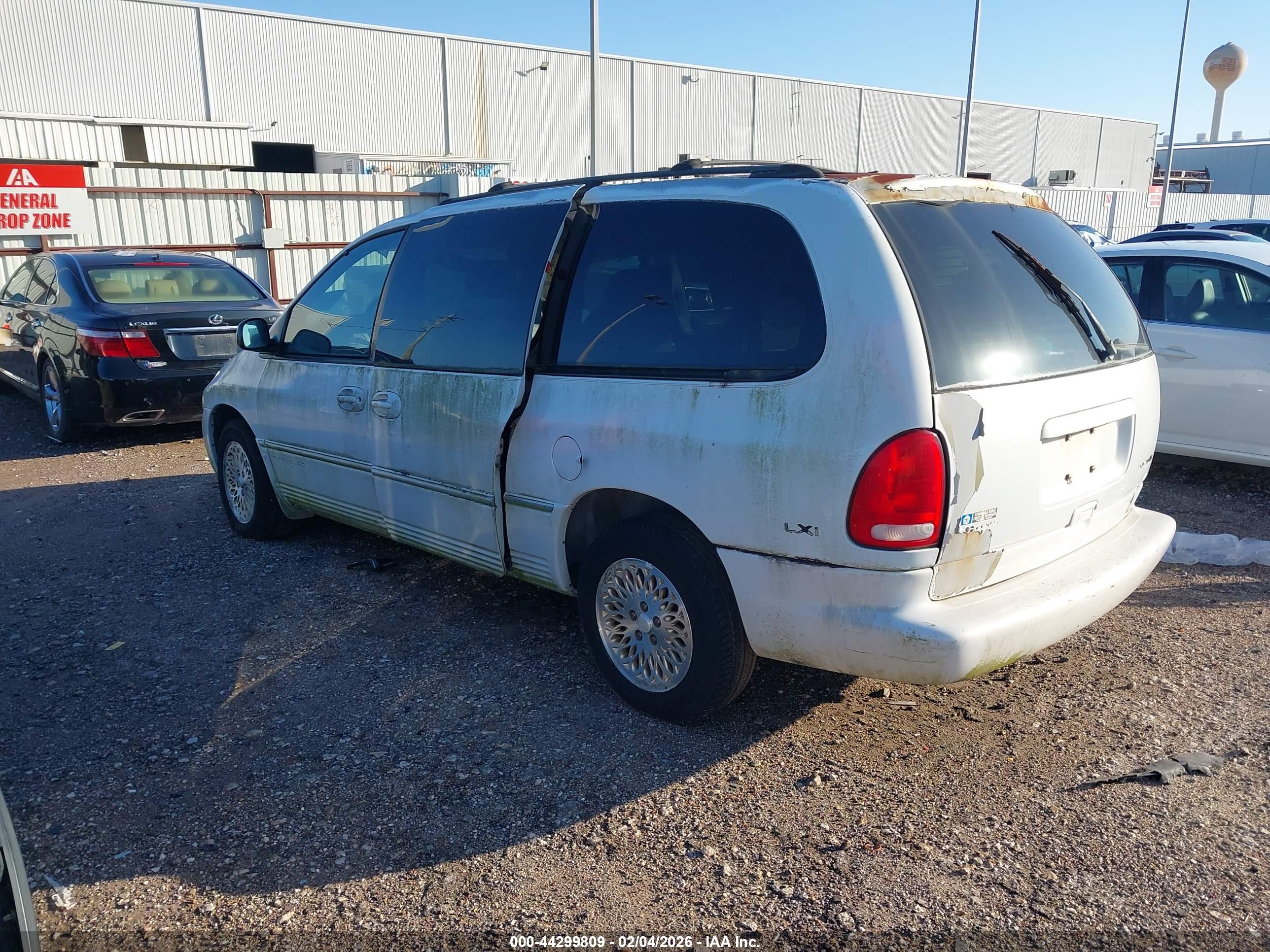 CHRYSLER TOWN image 3