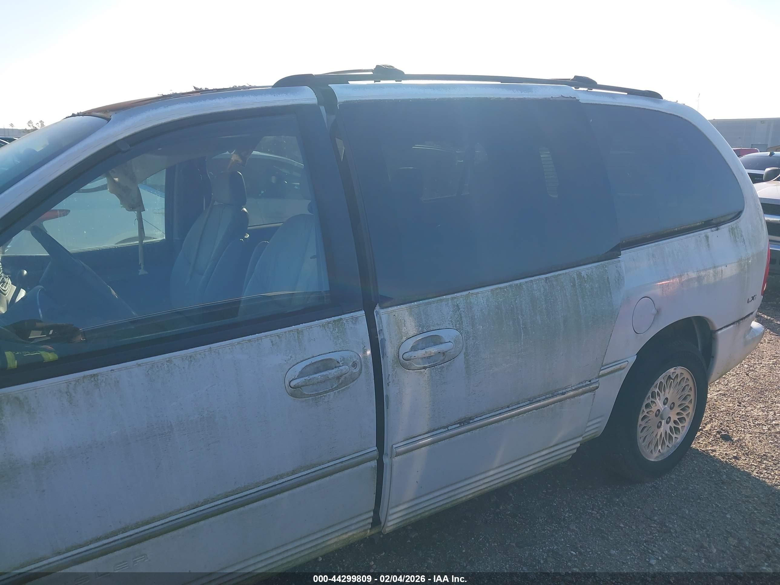 CHRYSLER TOWN image 6
