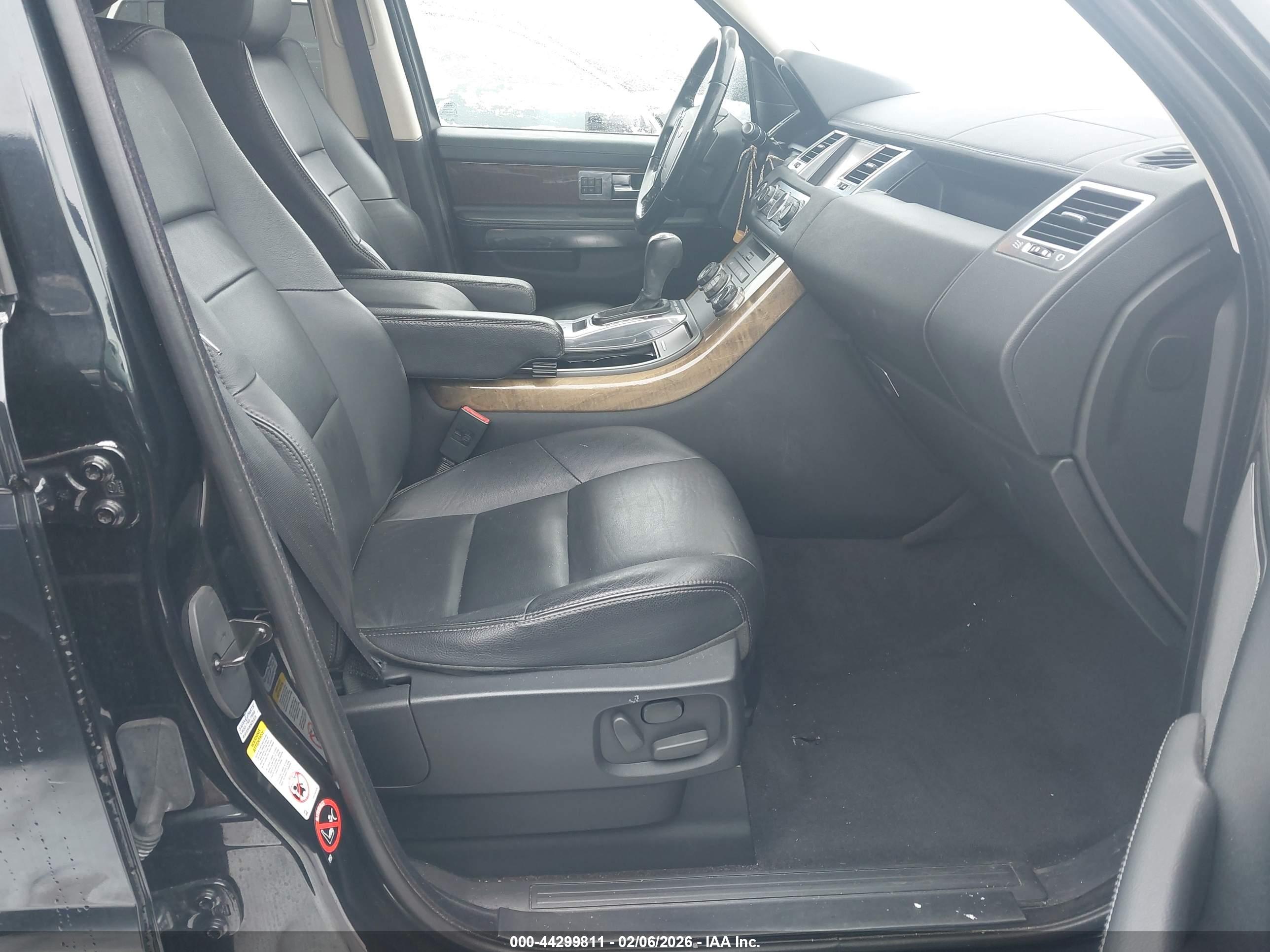 LAND ROVER image 5