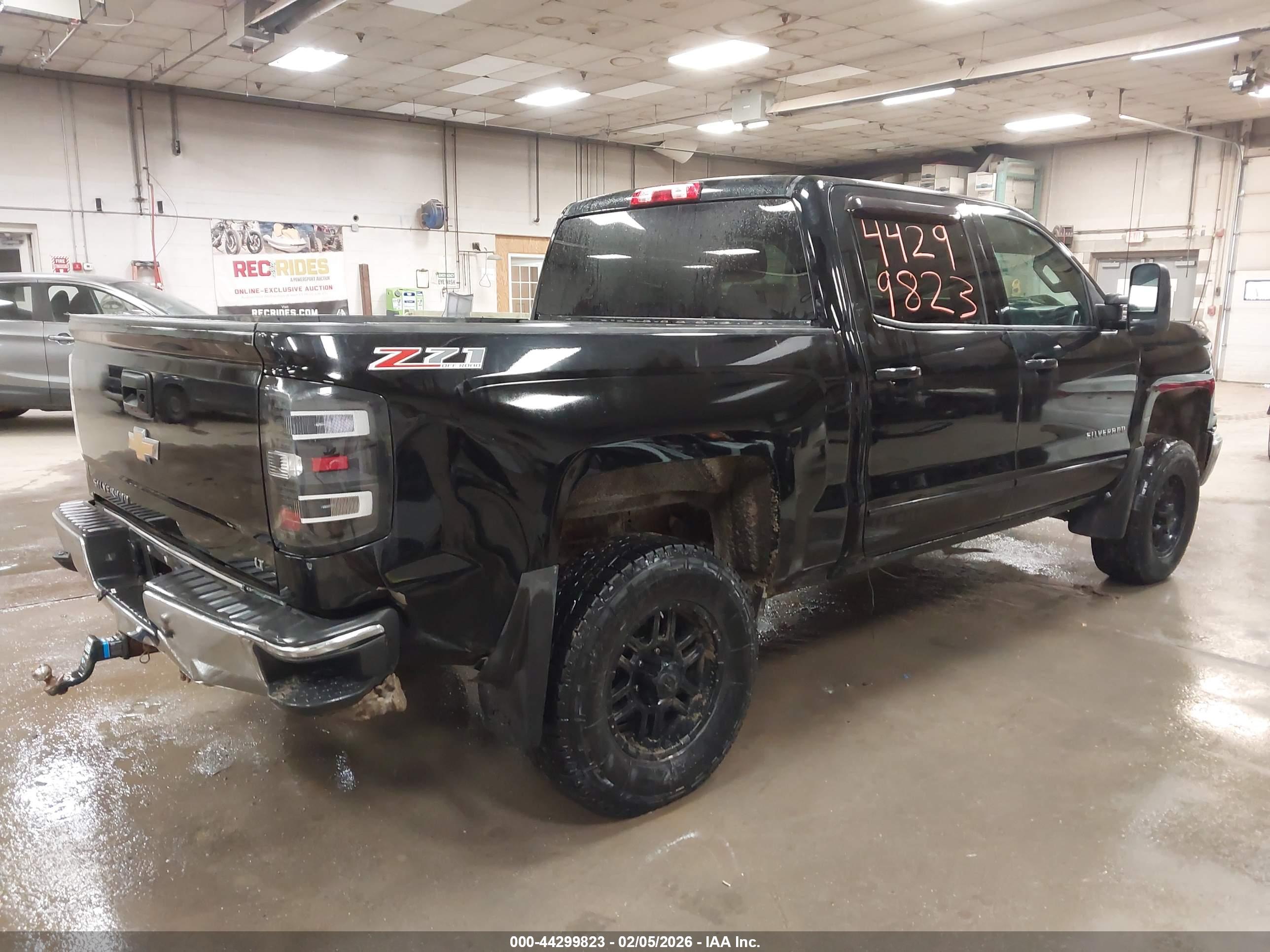CHEVROLET SILVERADO image 4