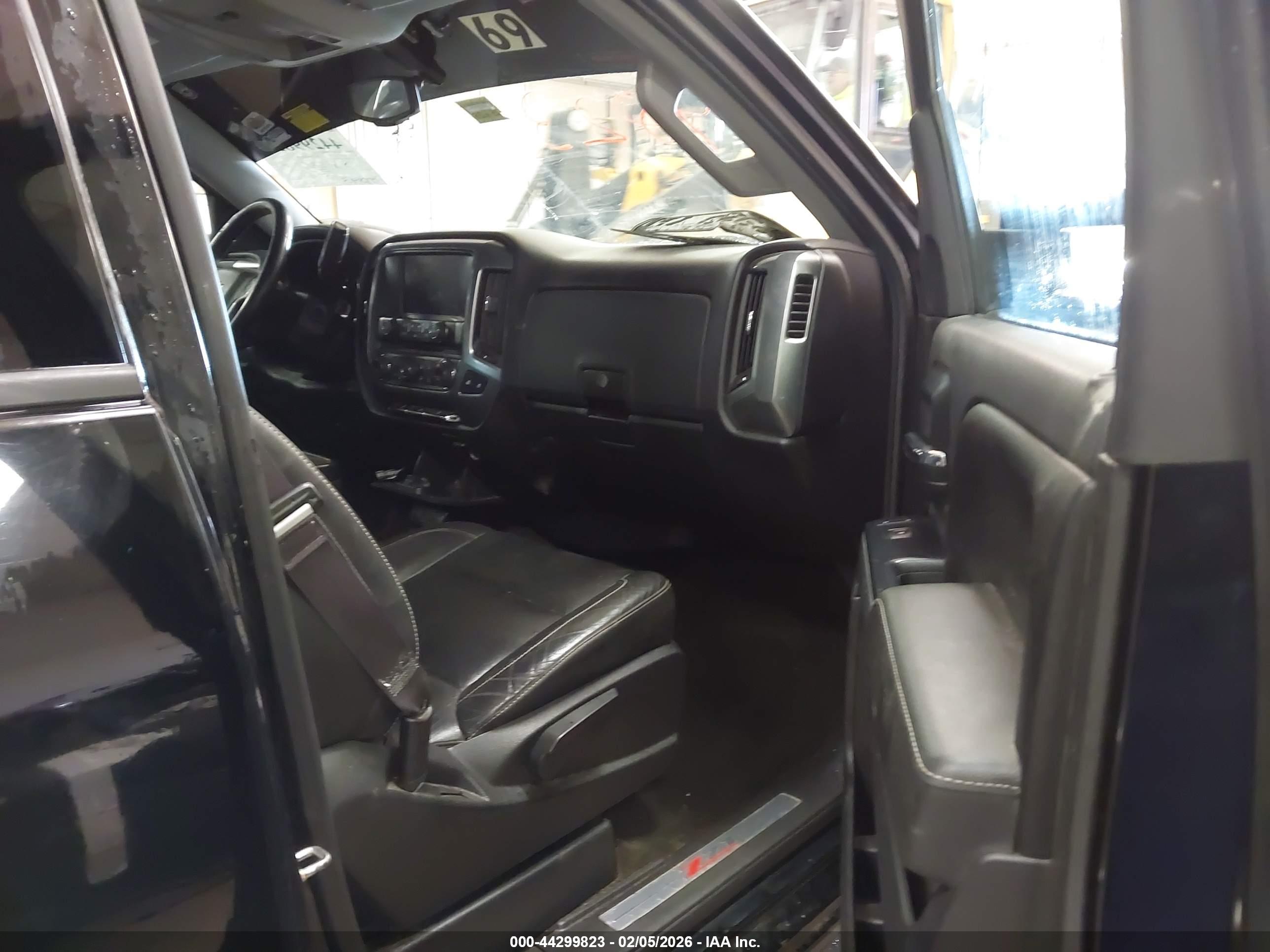 CHEVROLET SILVERADO image 5