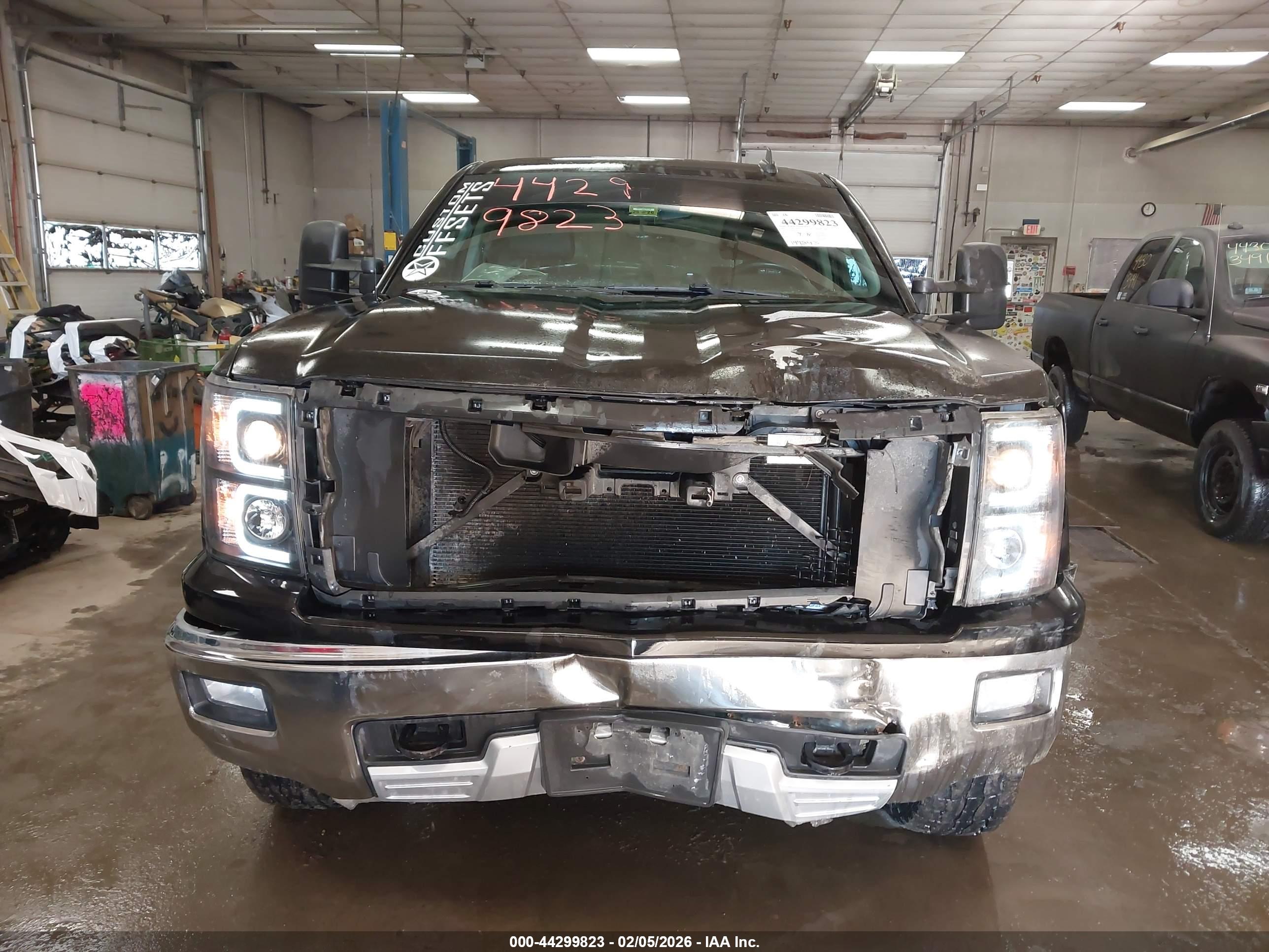 CHEVROLET SILVERADO image 6