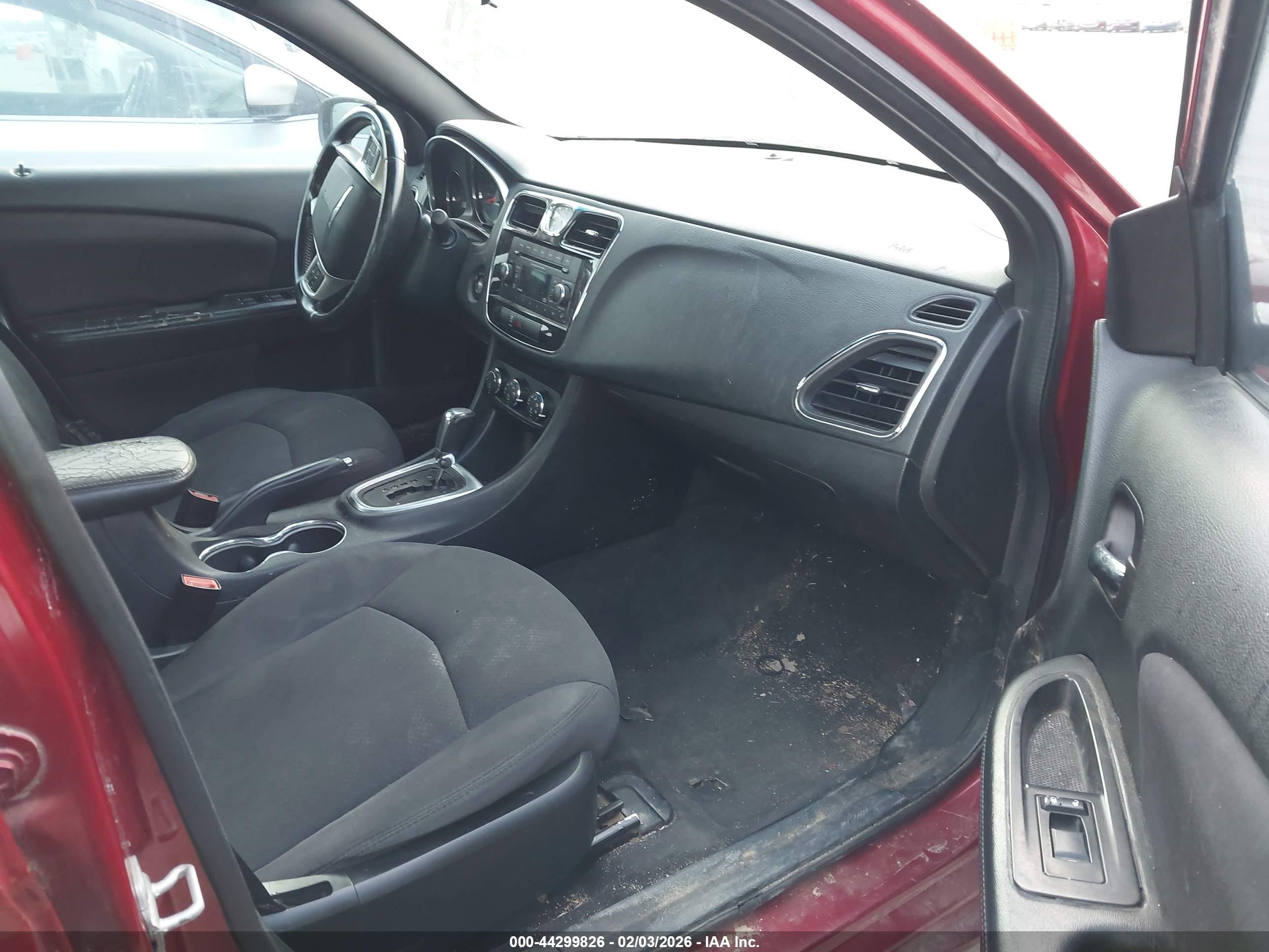 CHRYSLER 200 image 5