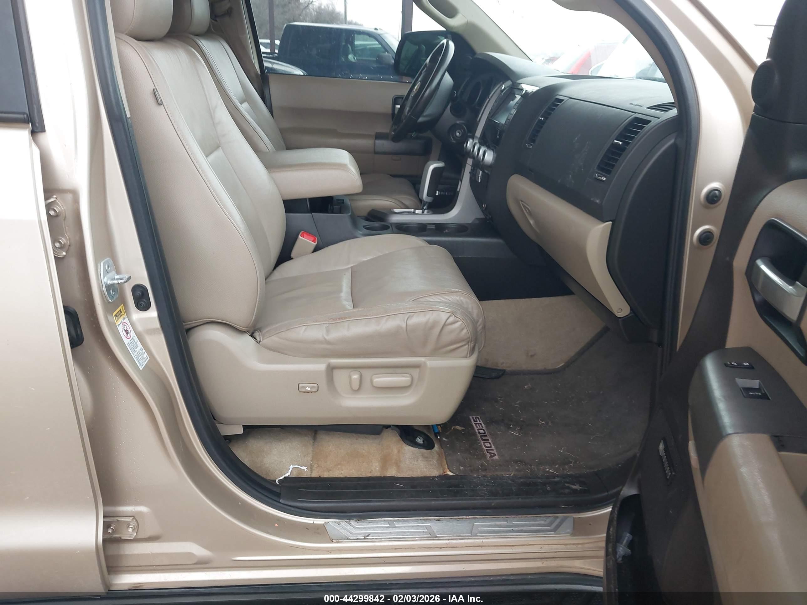 TOYOTA SEQUOIA image 5