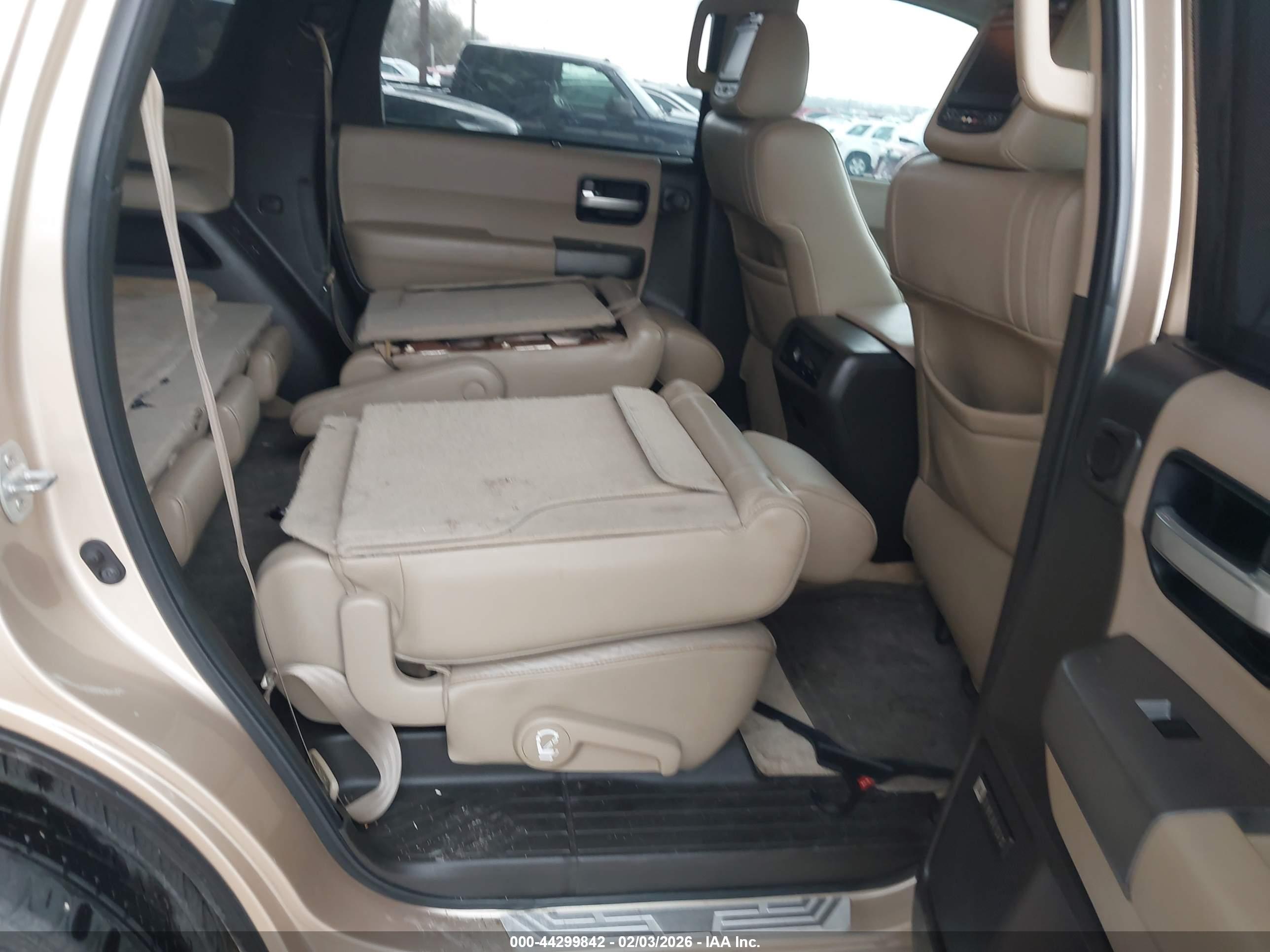 TOYOTA SEQUOIA image 8