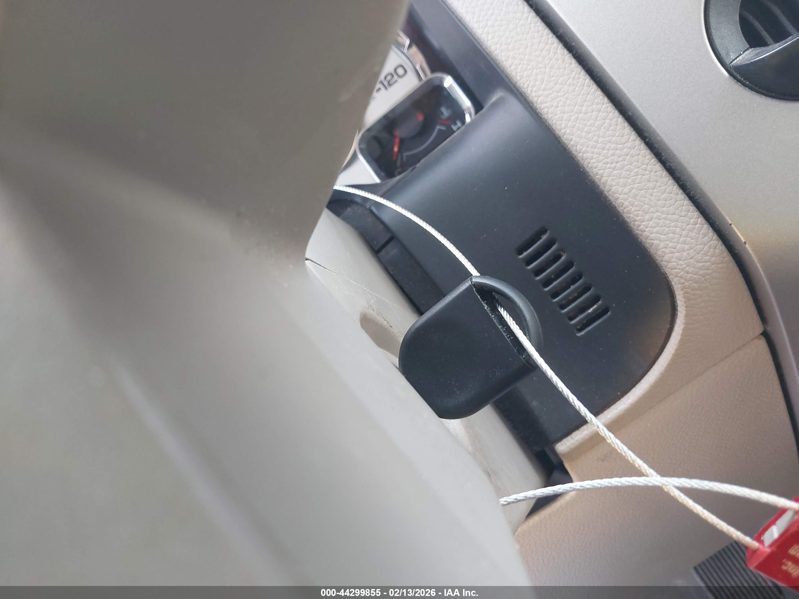 FORD EXPEDITION image 11