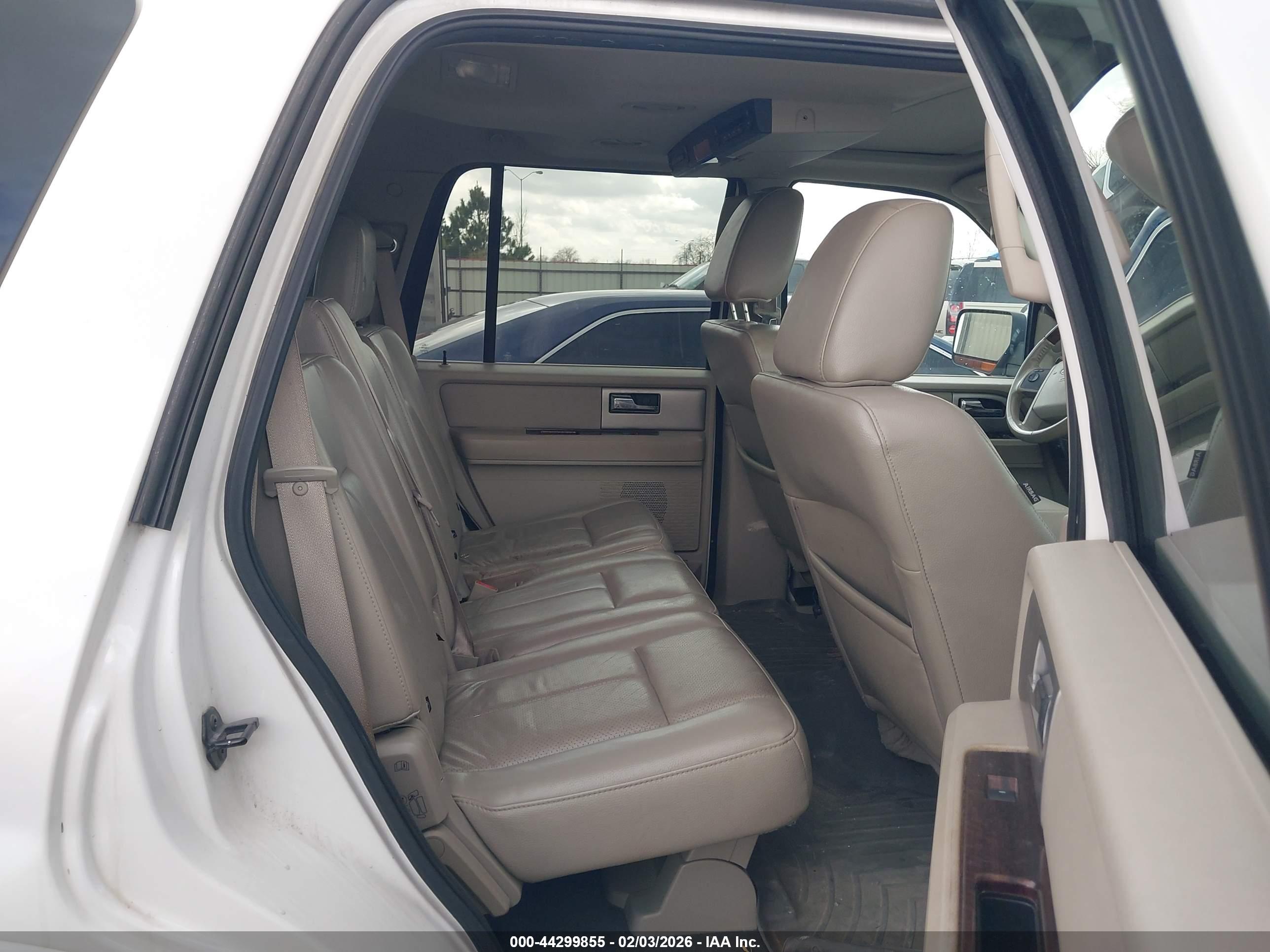 FORD EXPEDITION image 8