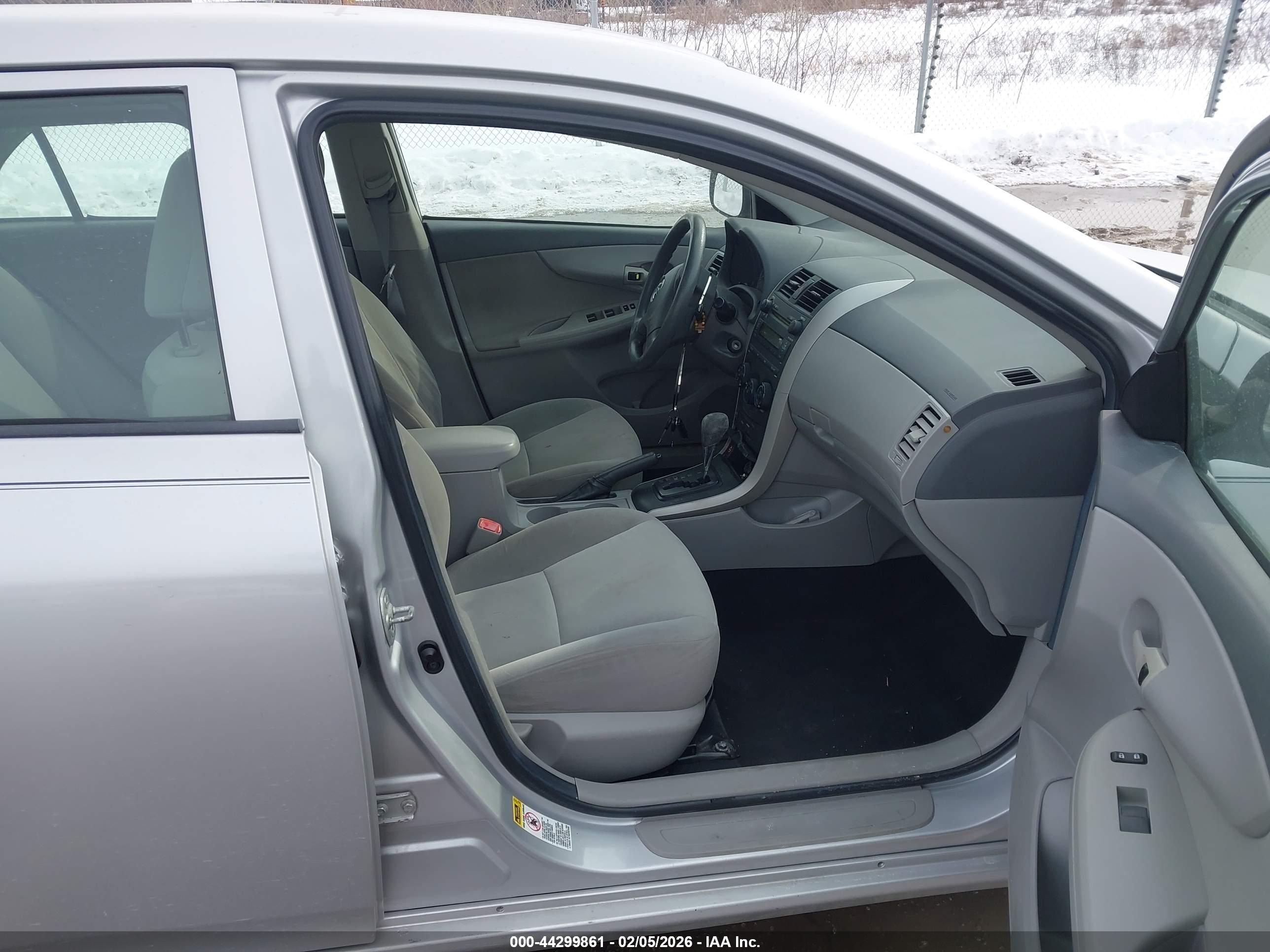 TOYOTA COROLLA image 5