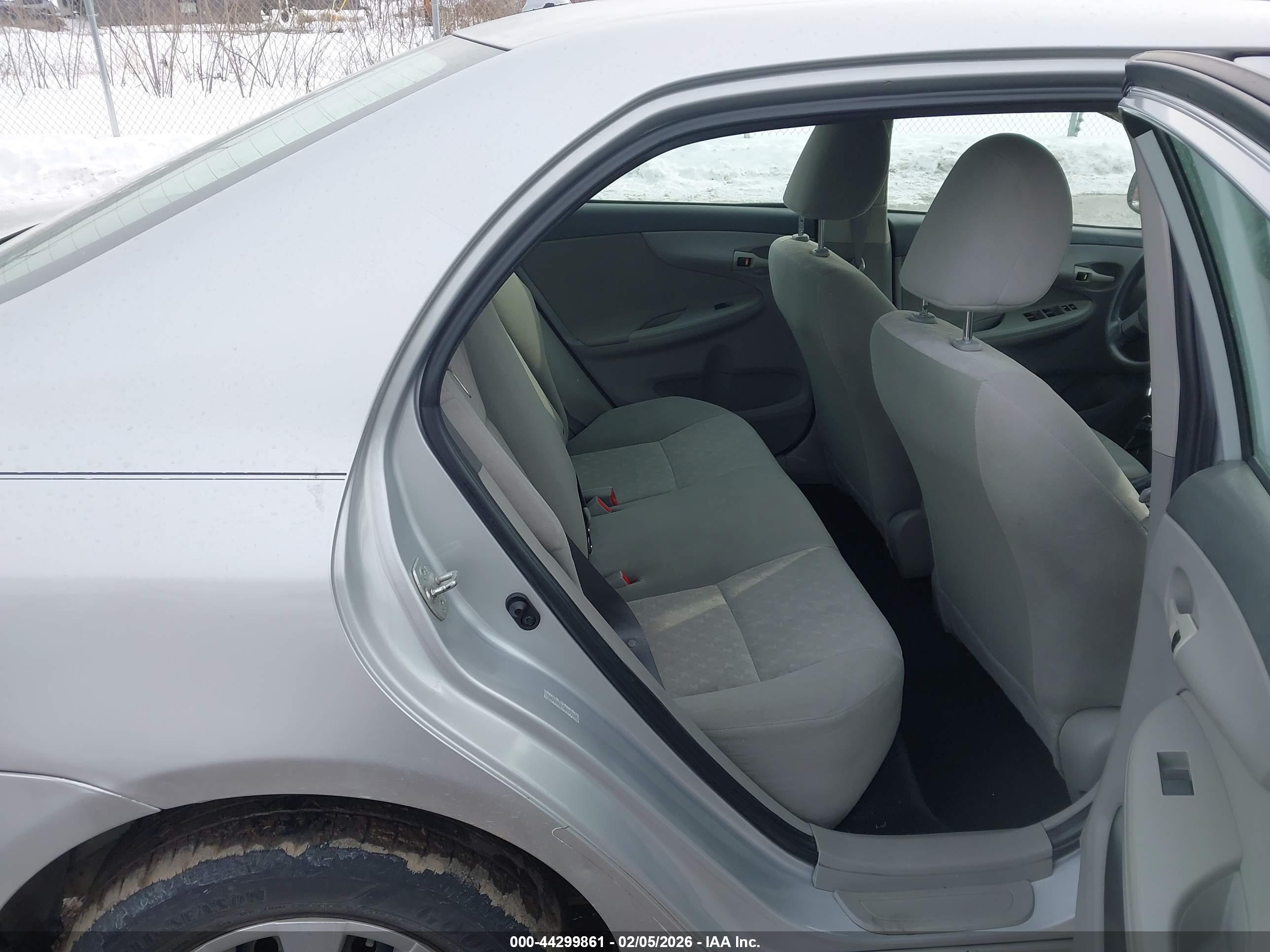 TOYOTA COROLLA image 8