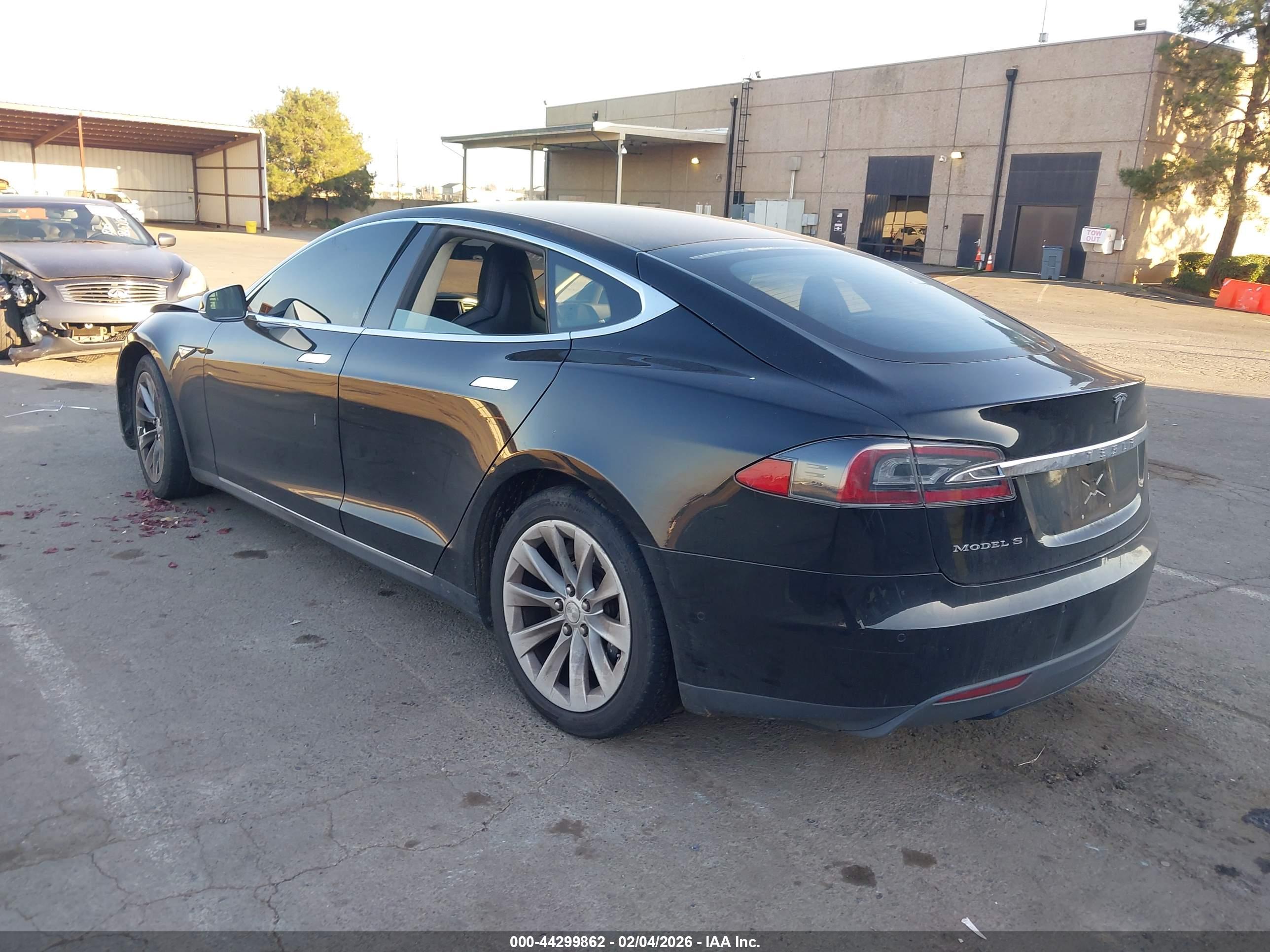 TESLA MODEL image 3
