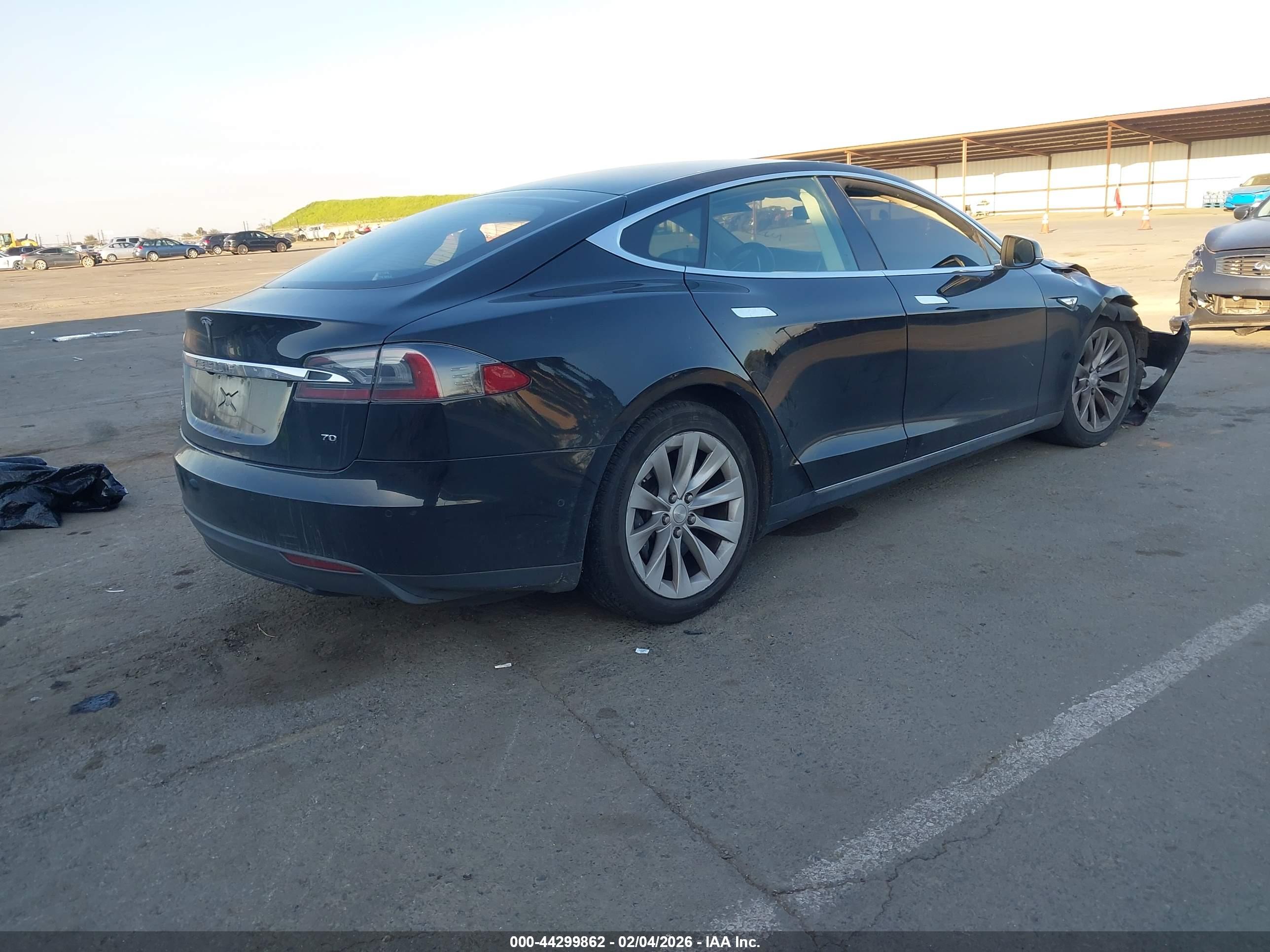 TESLA MODEL image 4