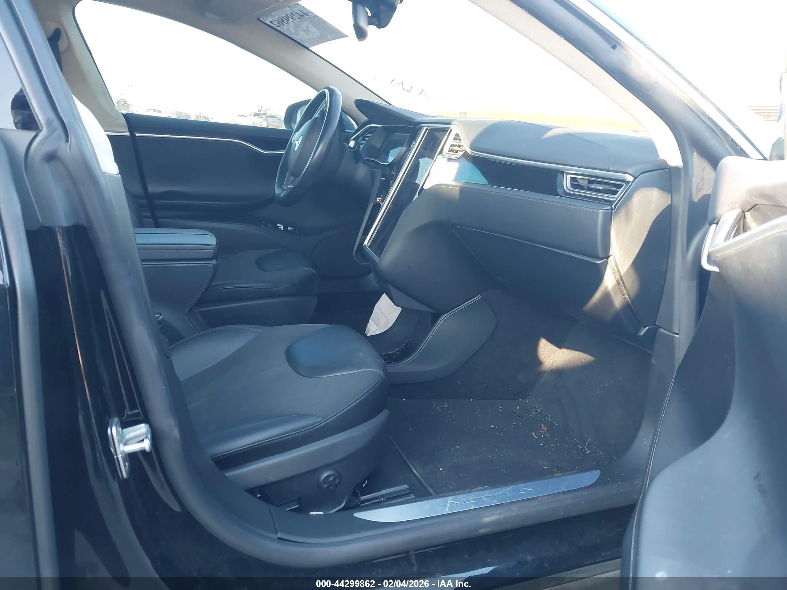 TESLA MODEL image 5