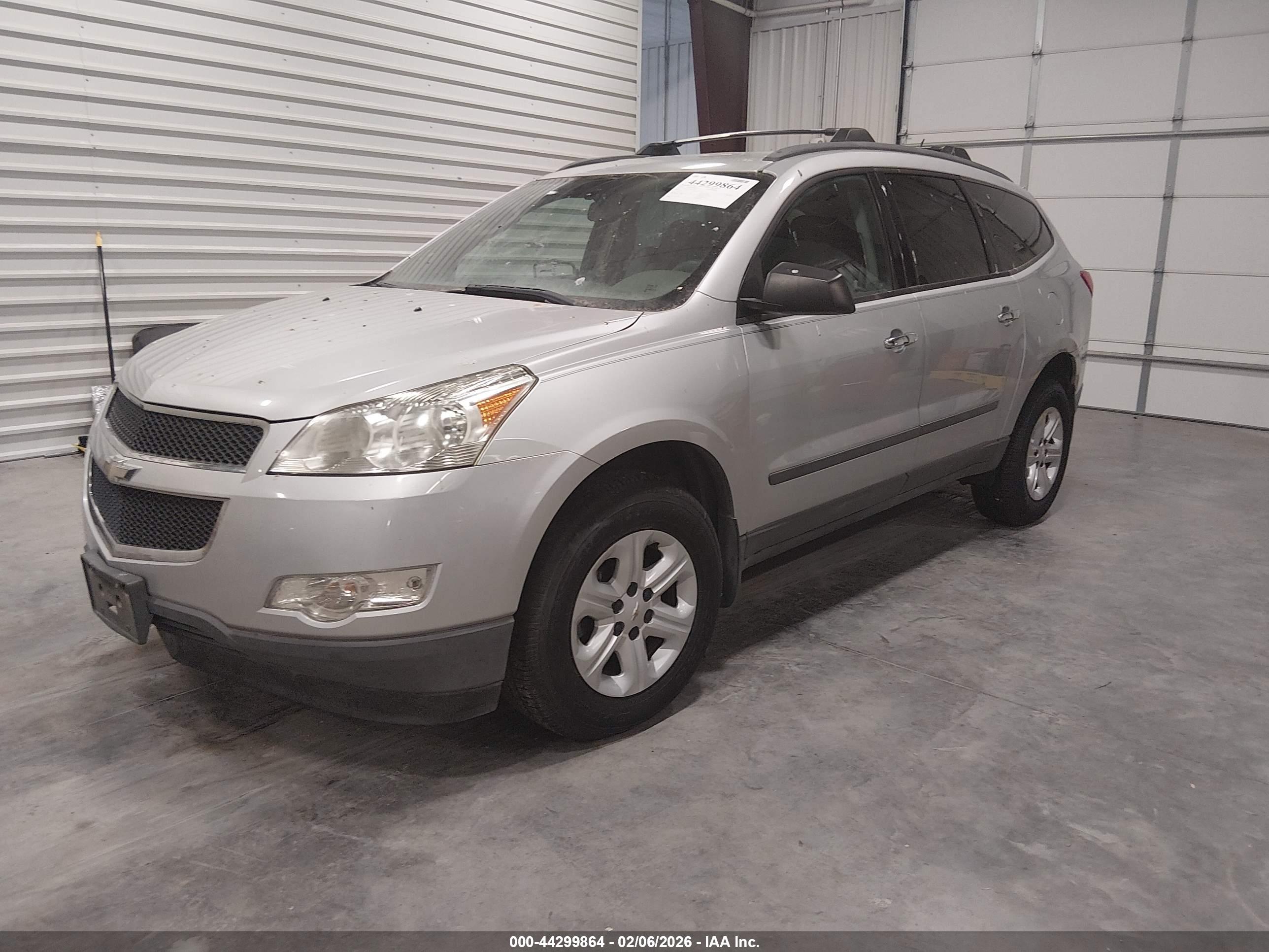CHEVROLET TRAVERSE image 2