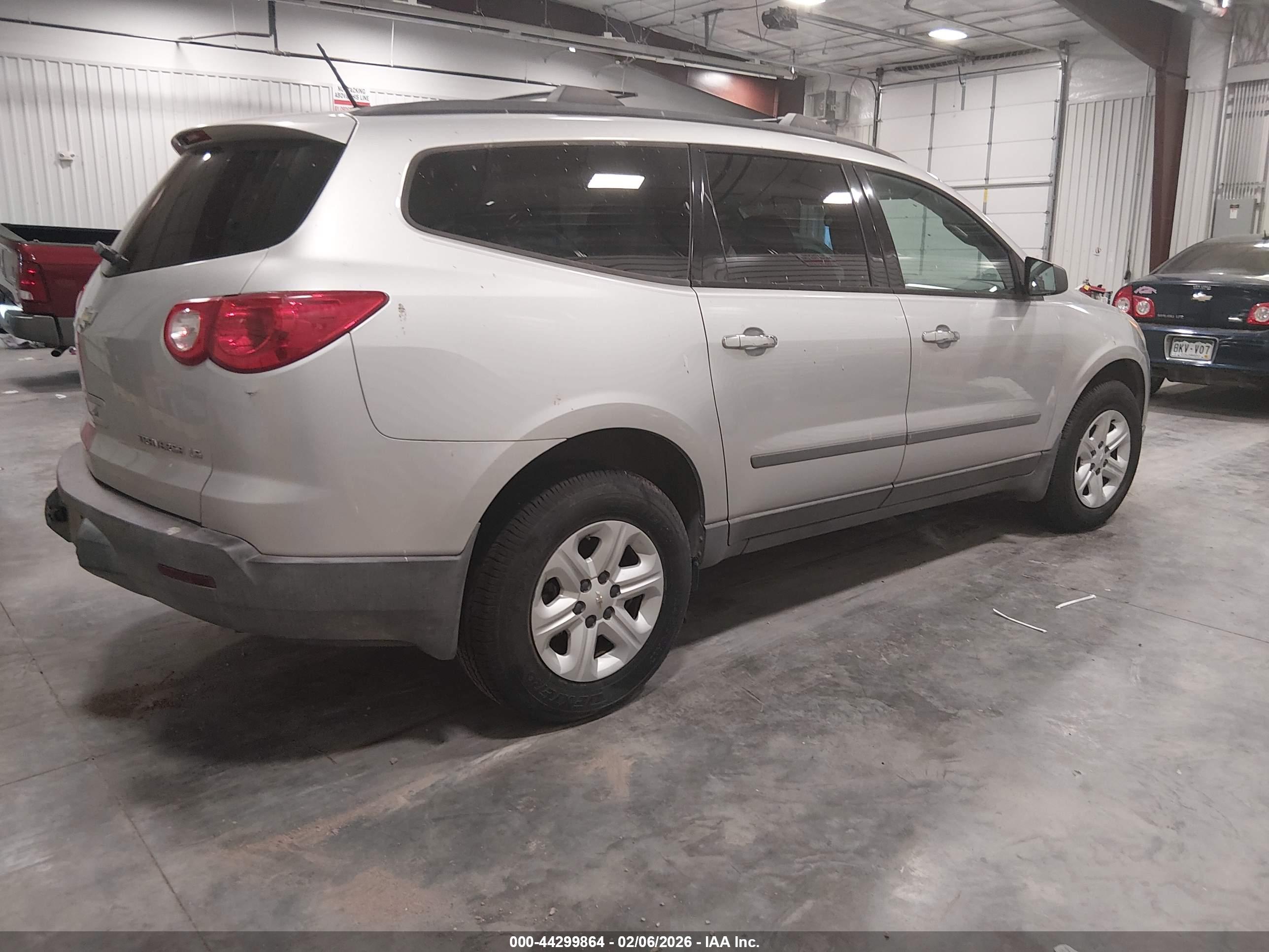 CHEVROLET TRAVERSE image 4