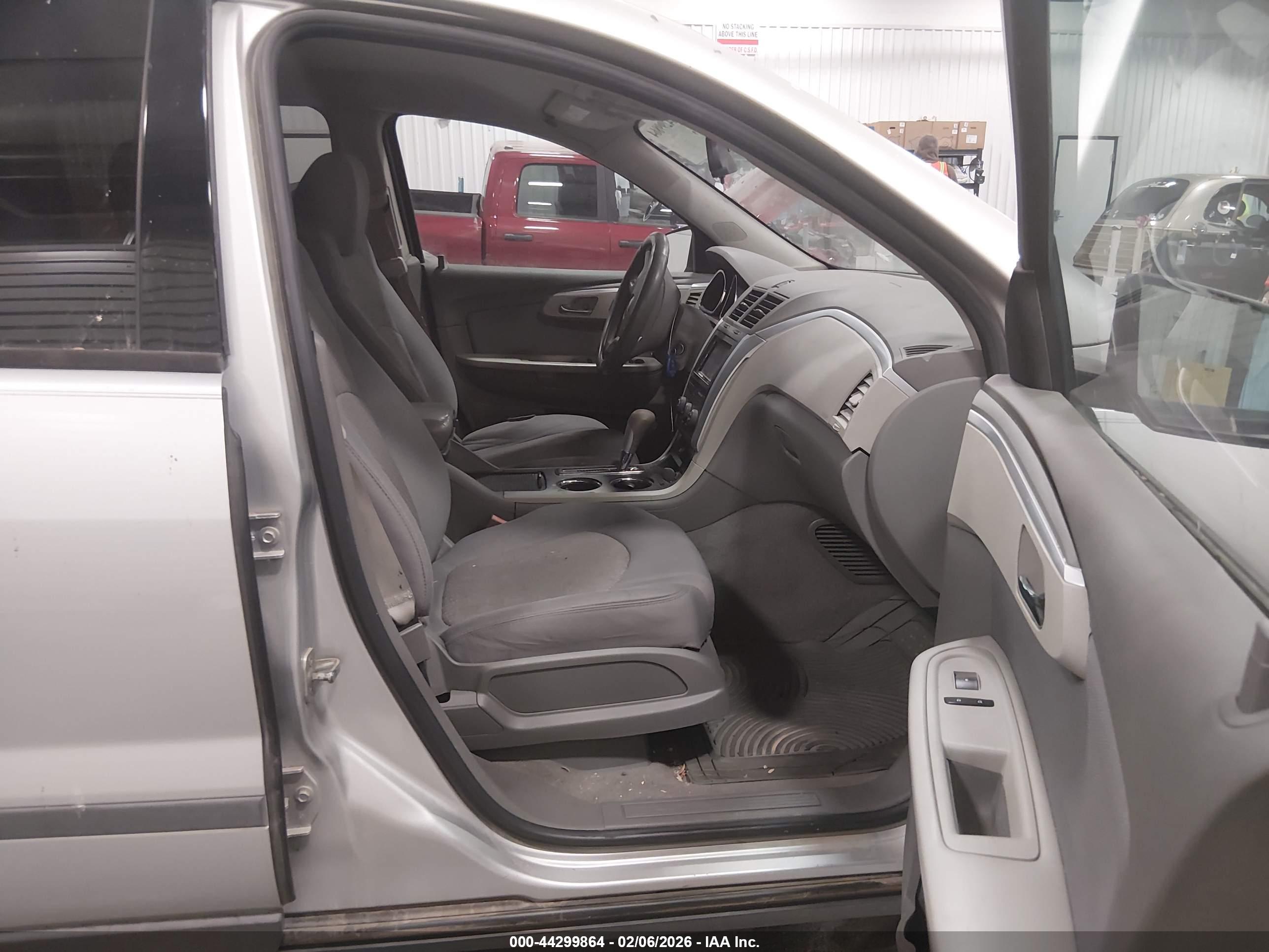 CHEVROLET TRAVERSE image 5
