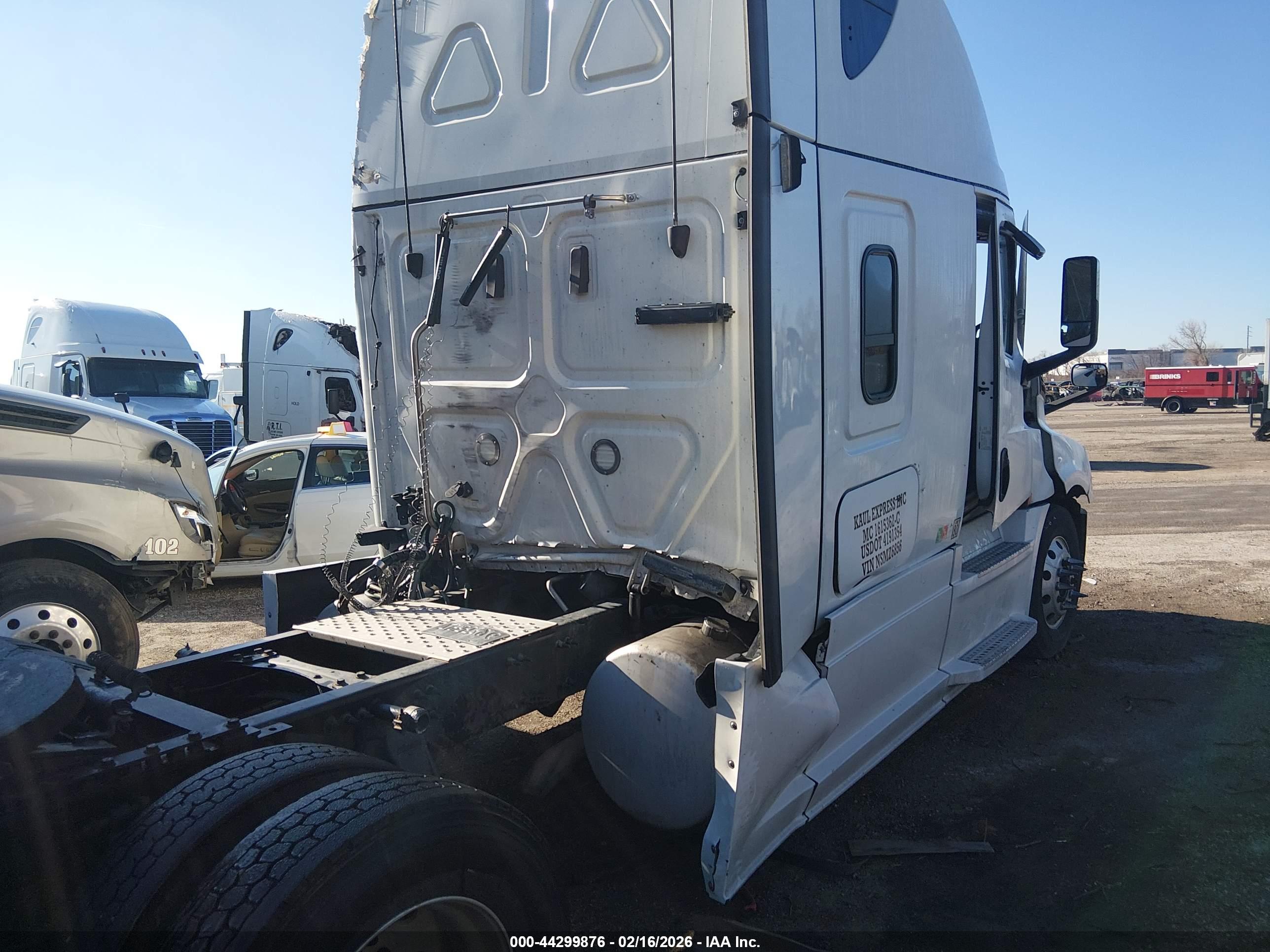 FREIGHTLINER NEW image 4